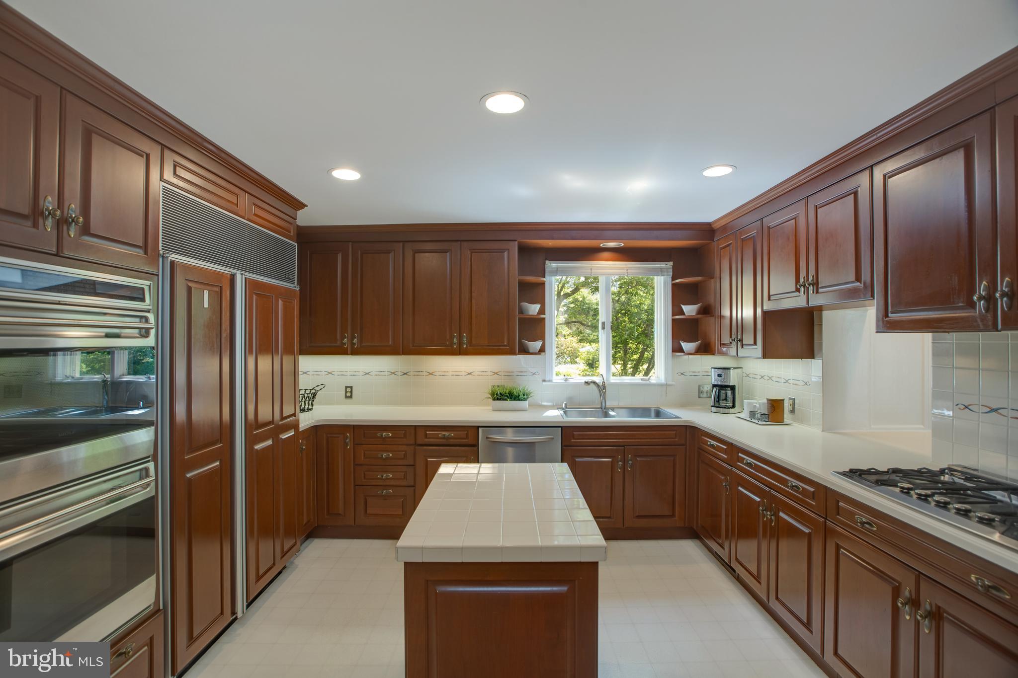 COUNTRY CLUB - Residential