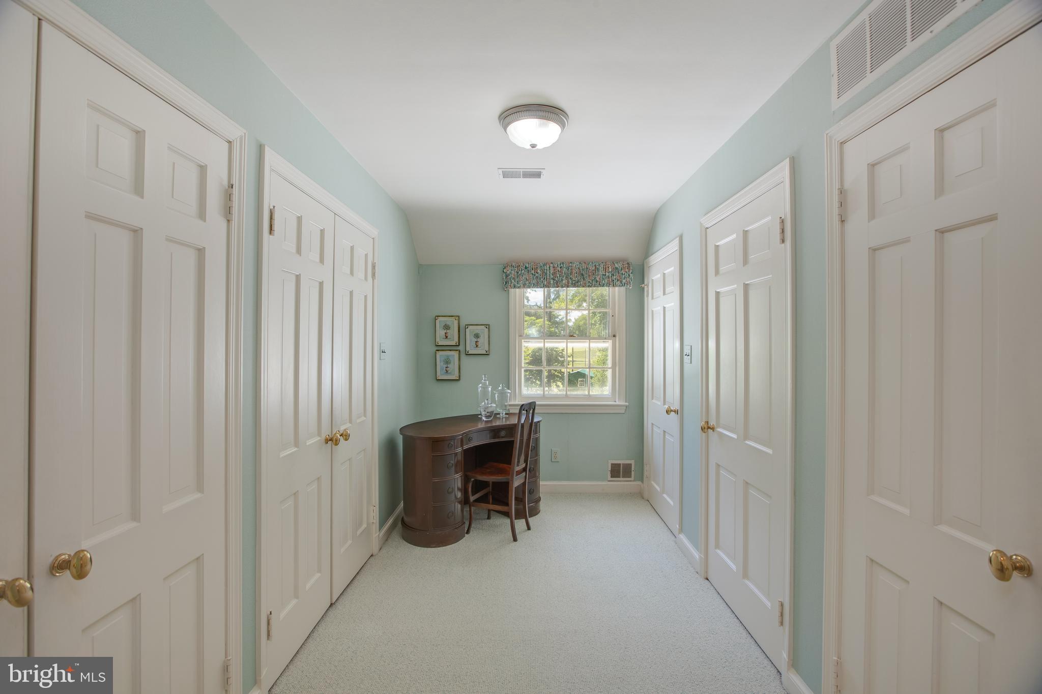 COUNTRY CLUB - Residential