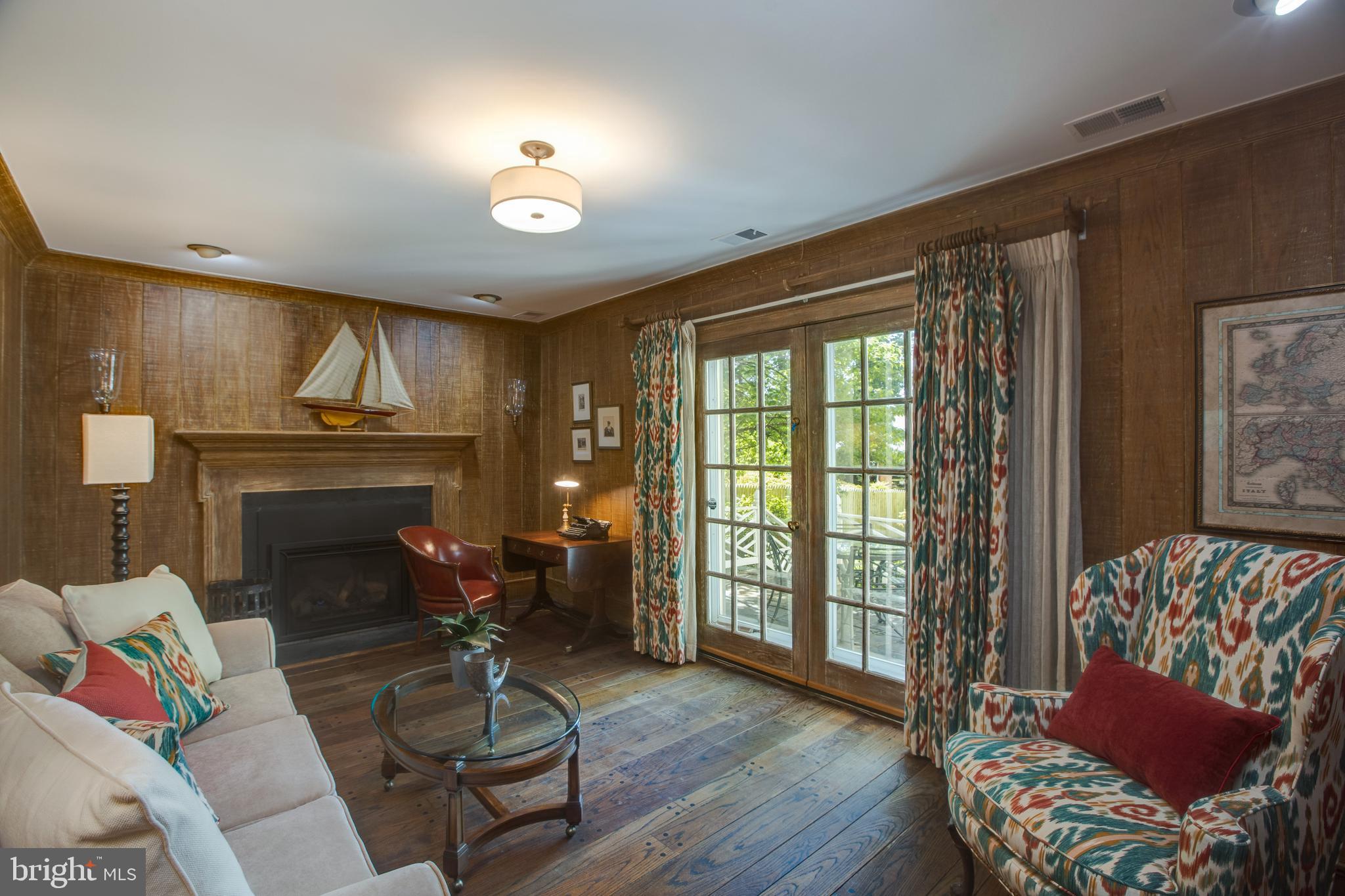 COUNTRY CLUB - Residential