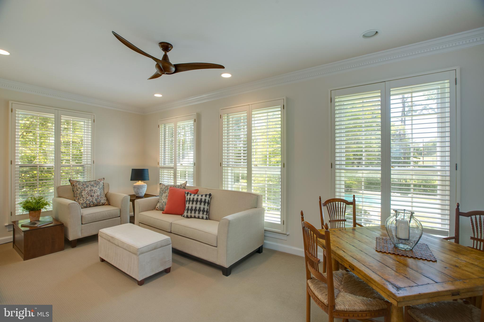 COUNTRY CLUB - Residential