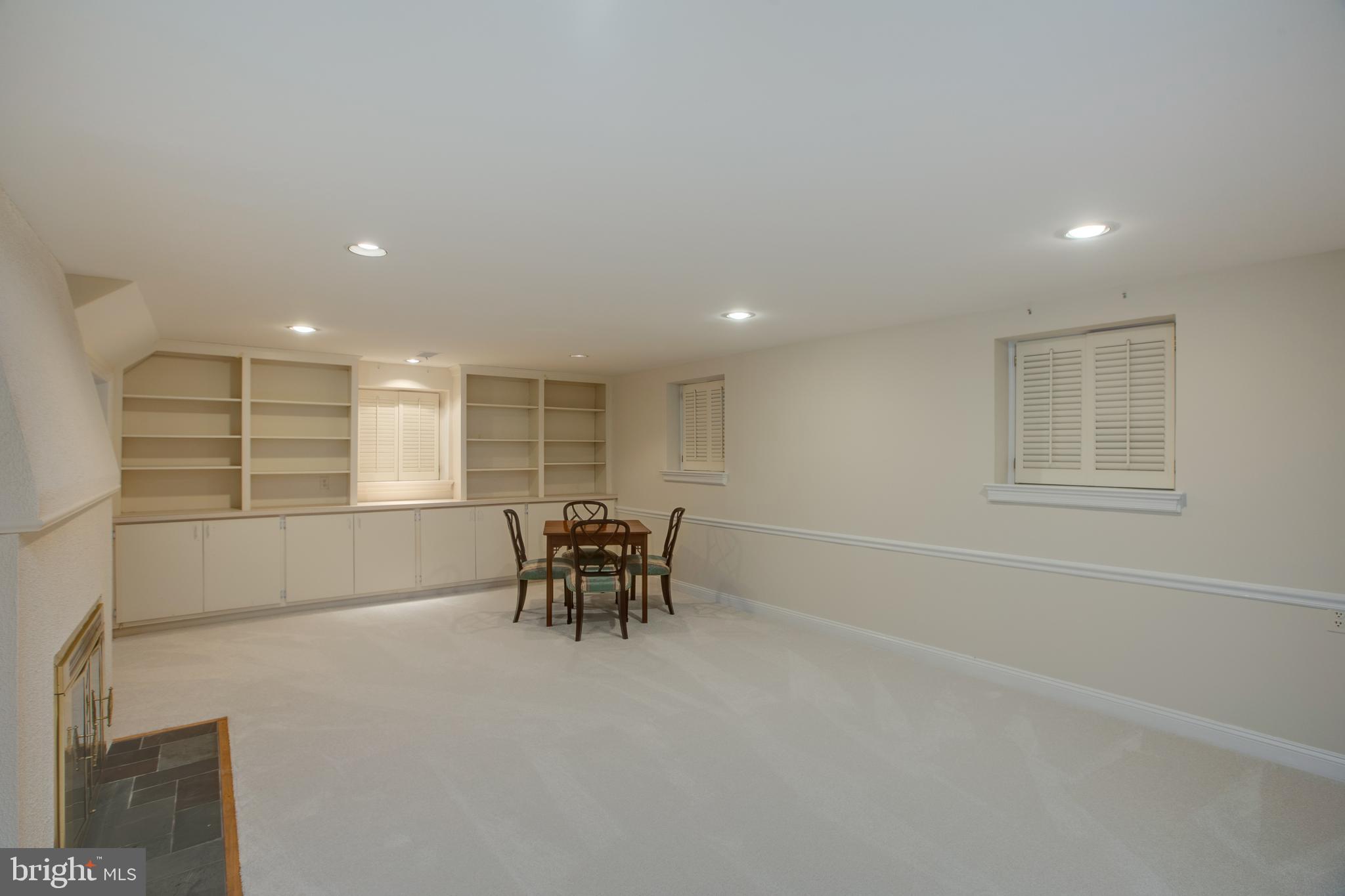 COUNTRY CLUB - Residential