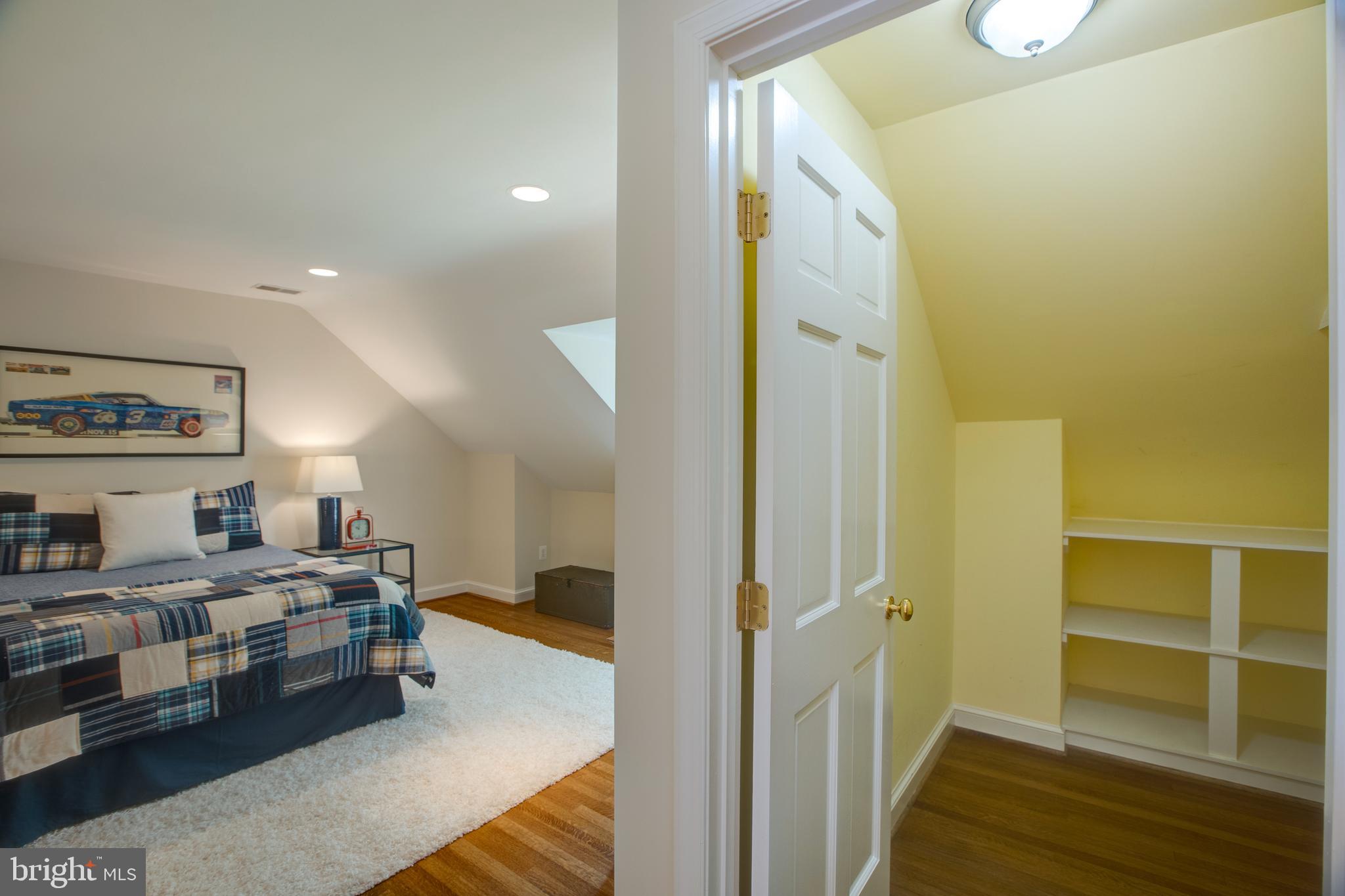 COUNTRY CLUB - Residential