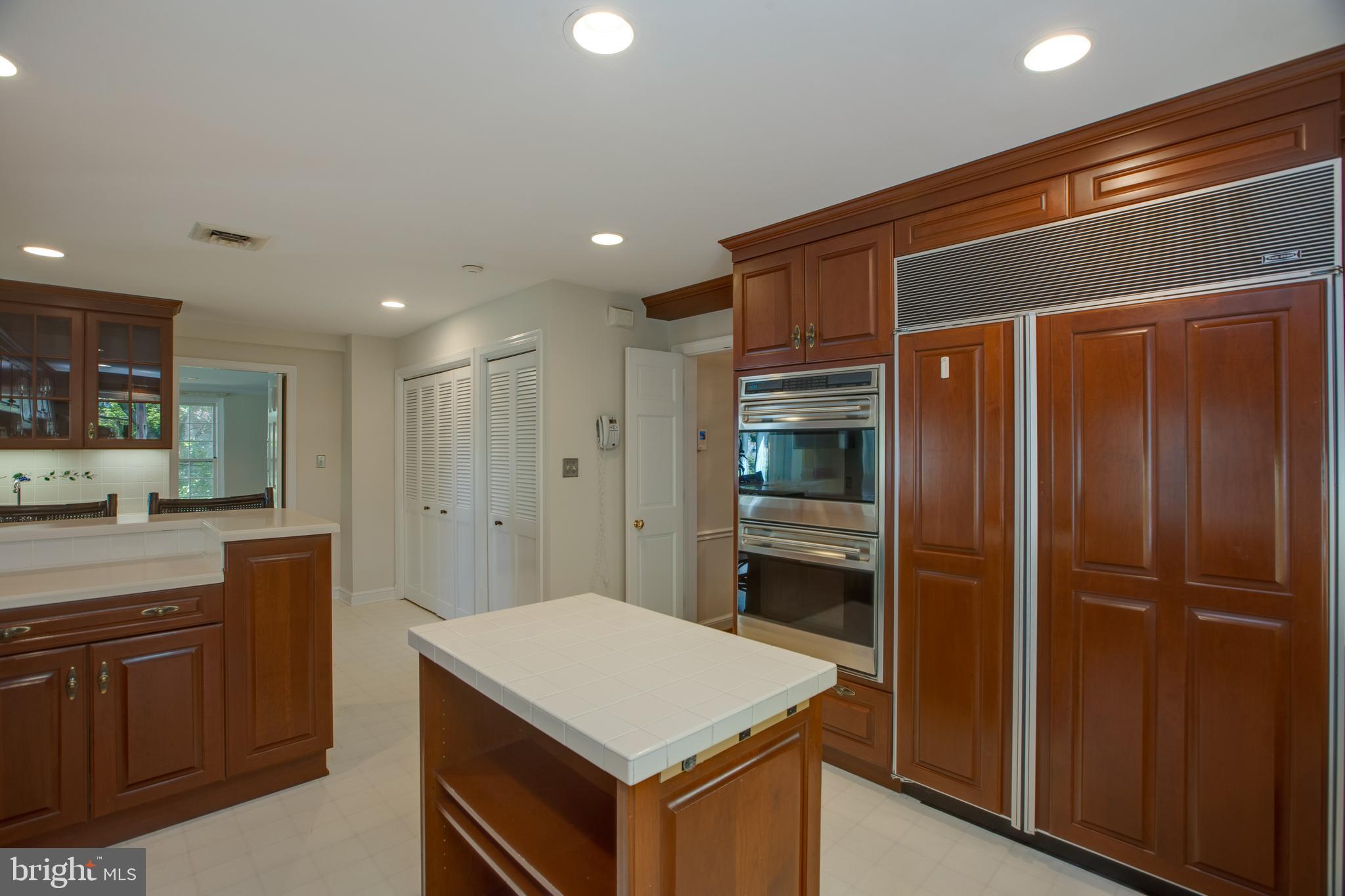 COUNTRY CLUB - Residential