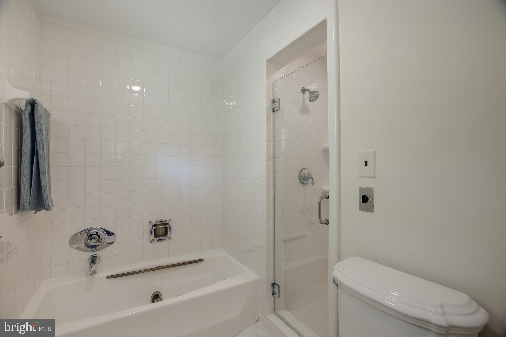 COUNTRY CLUB - Residential