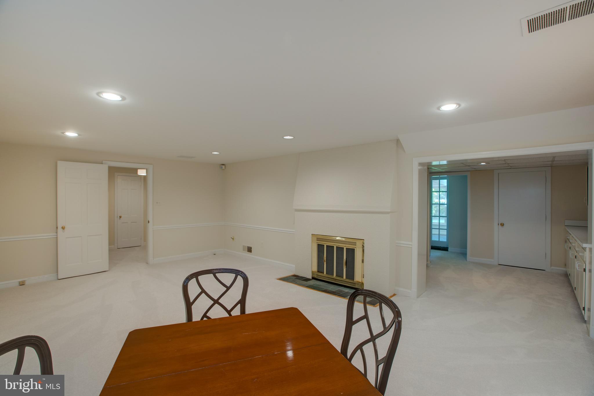 COUNTRY CLUB - Residential