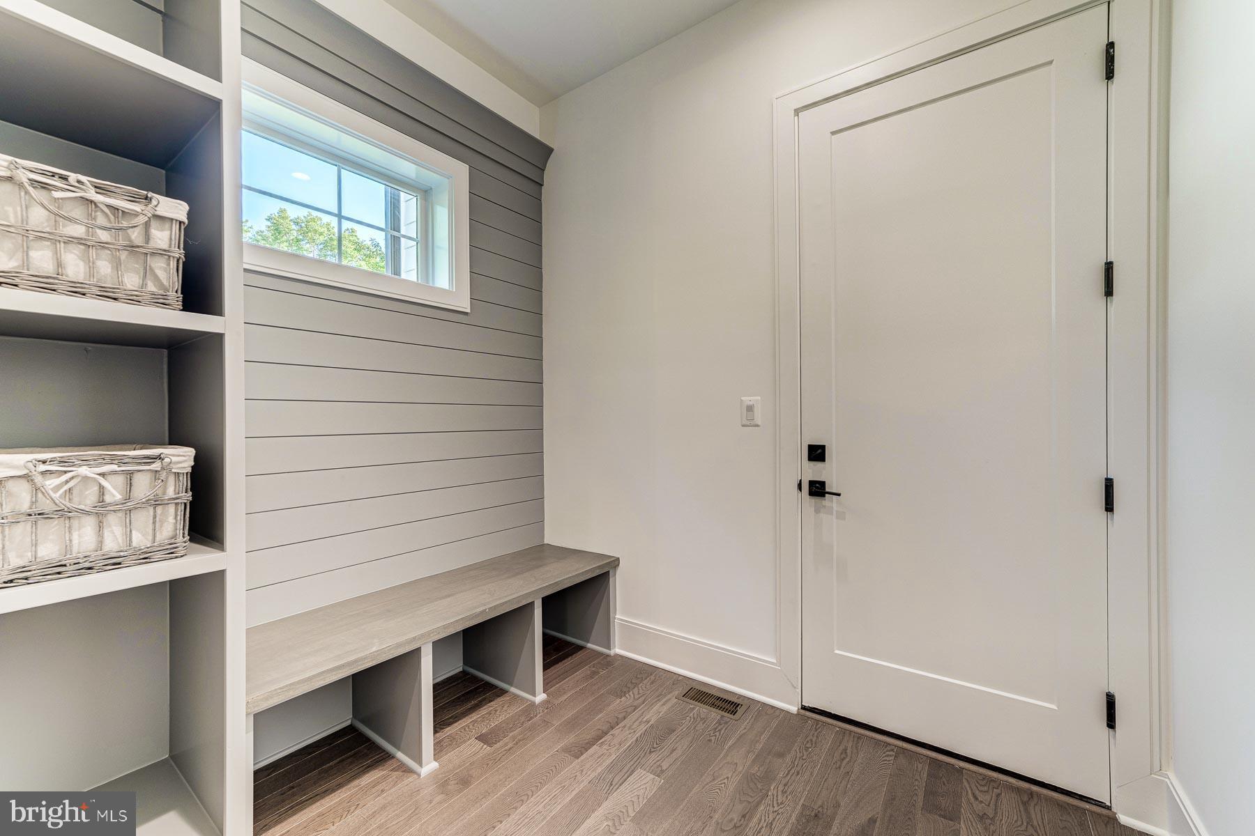 VIENNA WOODS - Residential