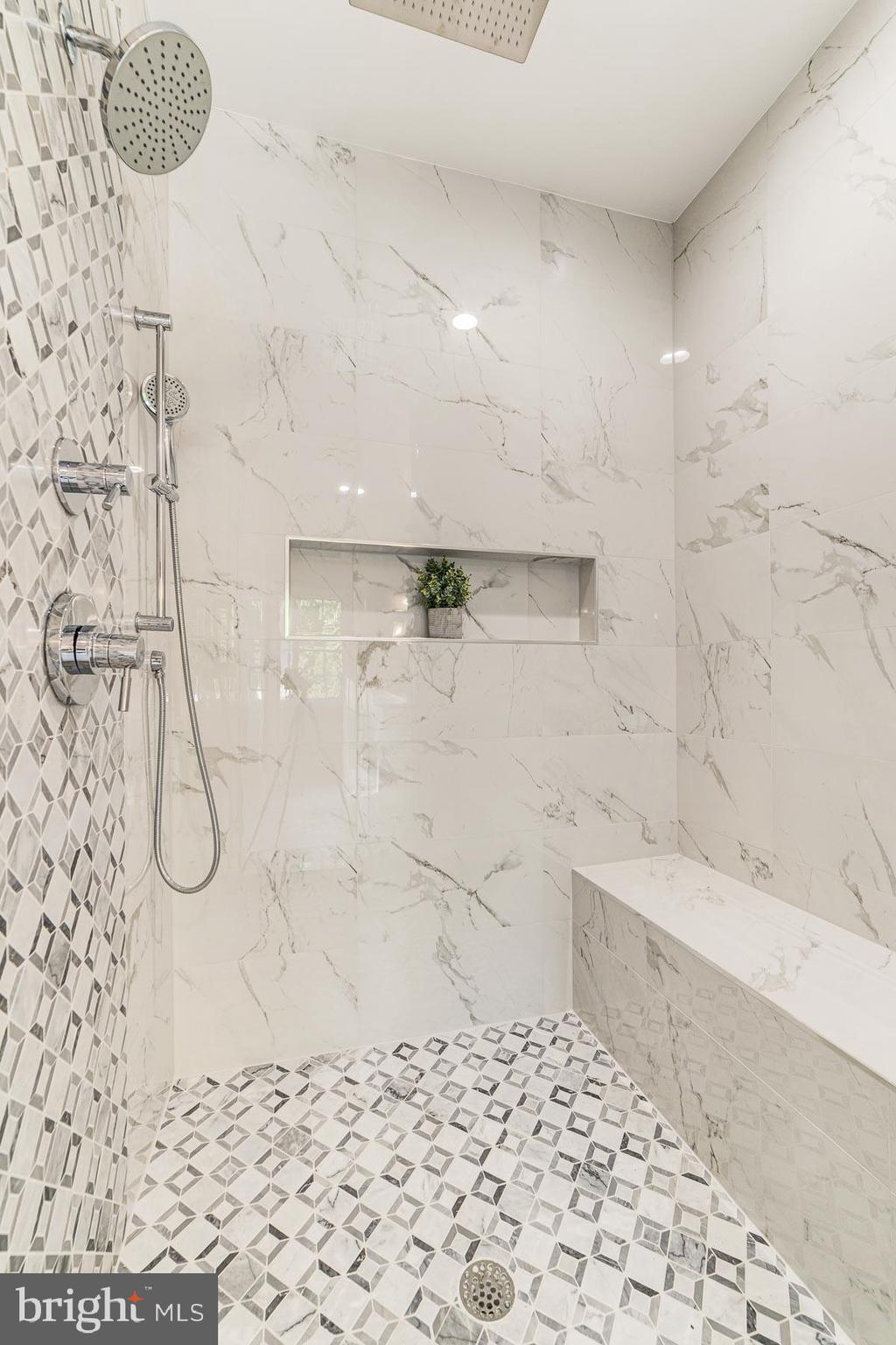 VIENNA WOODS - Residential