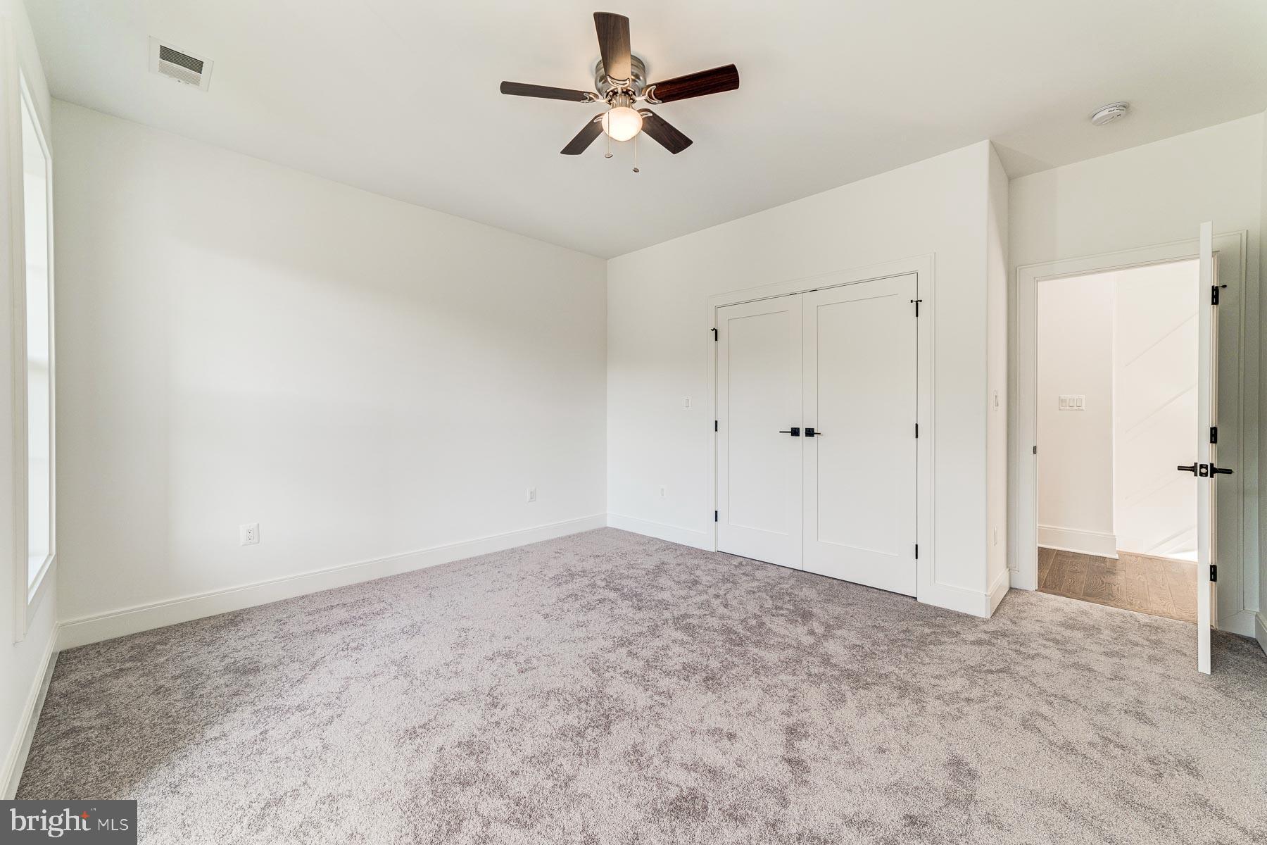 VIENNA WOODS - Residential