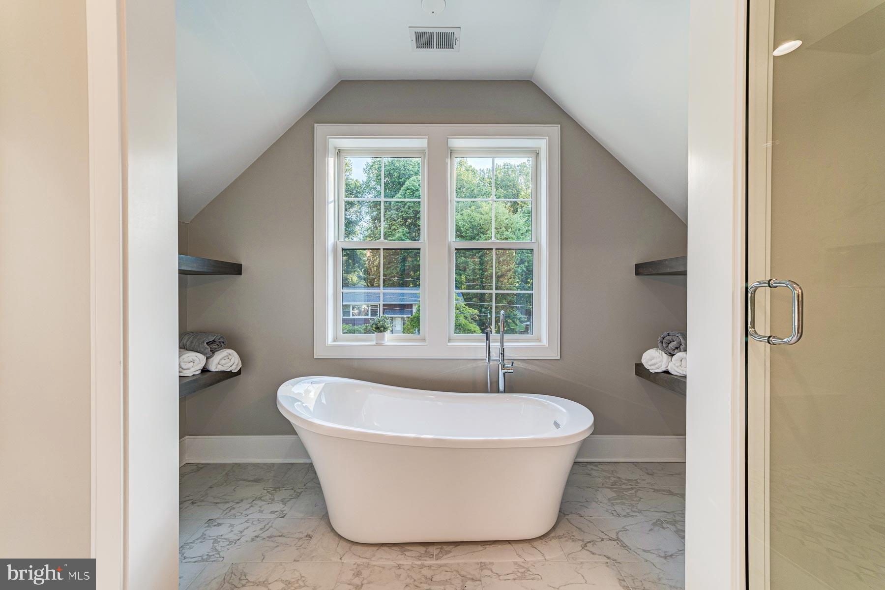 VIENNA WOODS - Residential