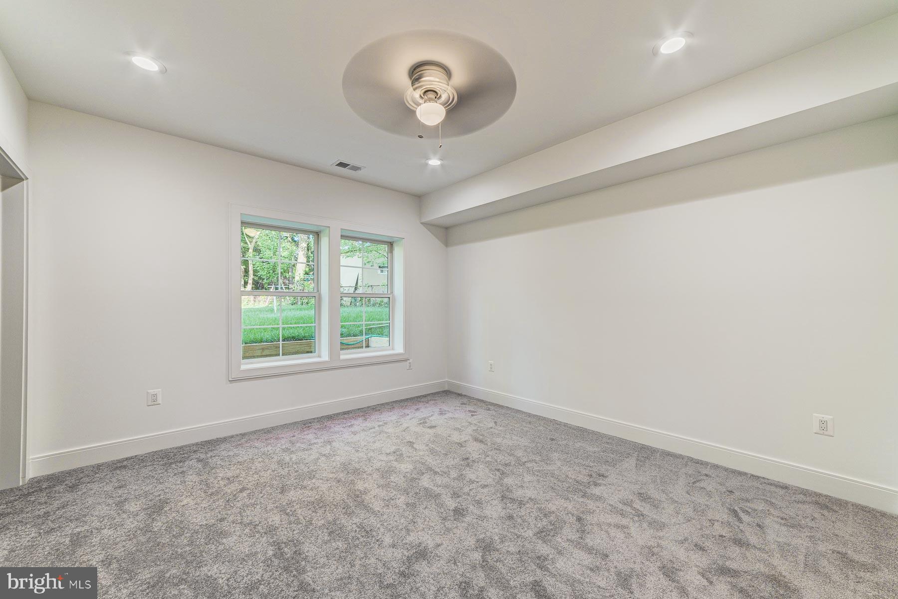 VIENNA WOODS - Residential