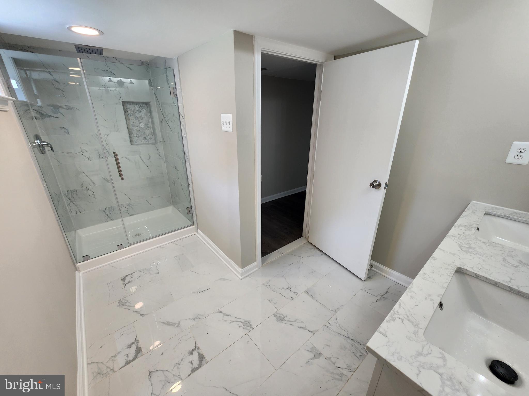 DAVIS - Residential Lease