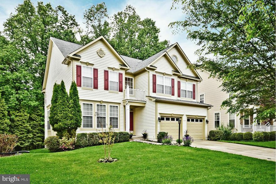 Stunning & spacious w/ Lush manicured lawn w/ irrigation system, gleaming hardwood floors main level,New carpet in LL, custom paint & custom window treatments are just the few details.  You will not want to miss out on this 4 bdrm/ 4.5 bath home- backs to forest conservation,community w/pool,tennis courts,tot lots,& walking trails. **ATHOLTON HIGH SCHOOL distr**