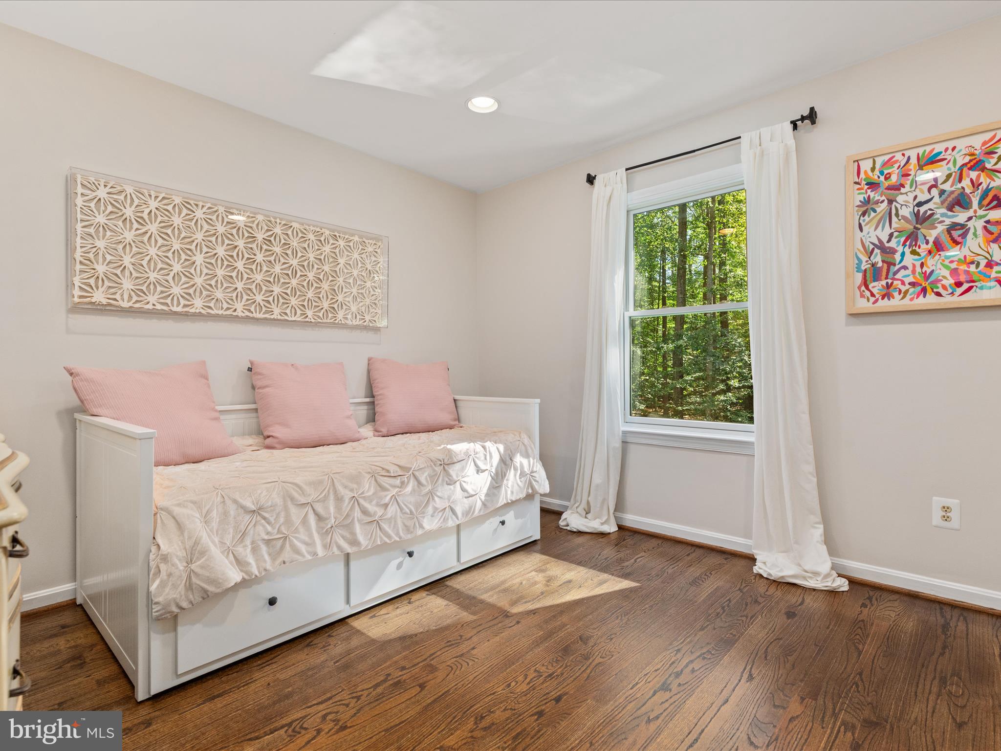 TALLY HO - Residential