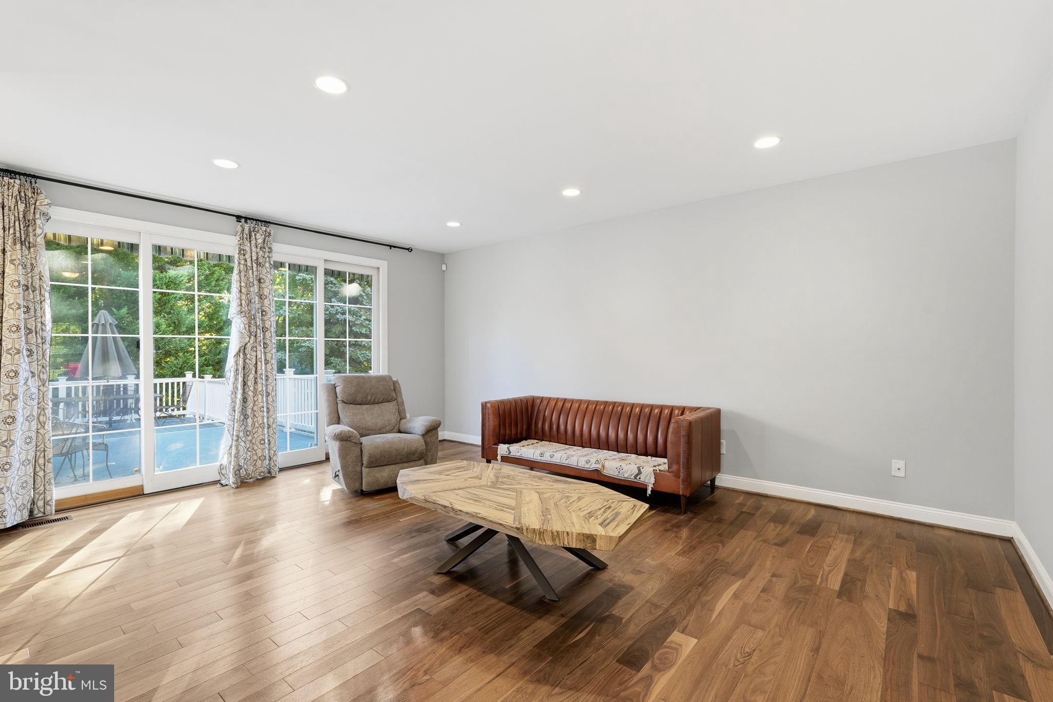 ASHBURN VILLAGE - Residential