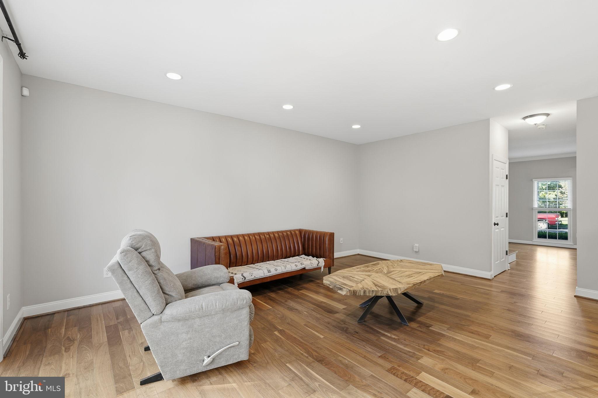 ASHBURN VILLAGE - Residential