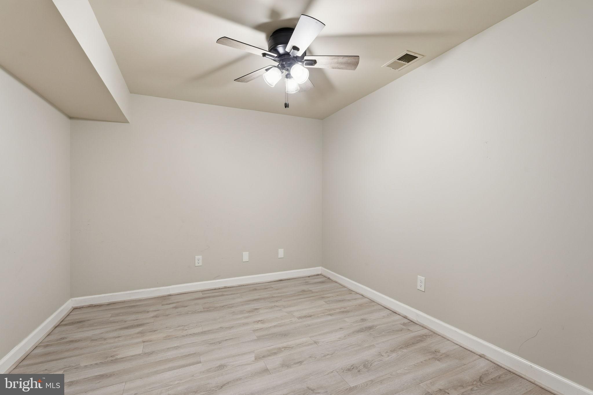 ASHBURN VILLAGE - Residential