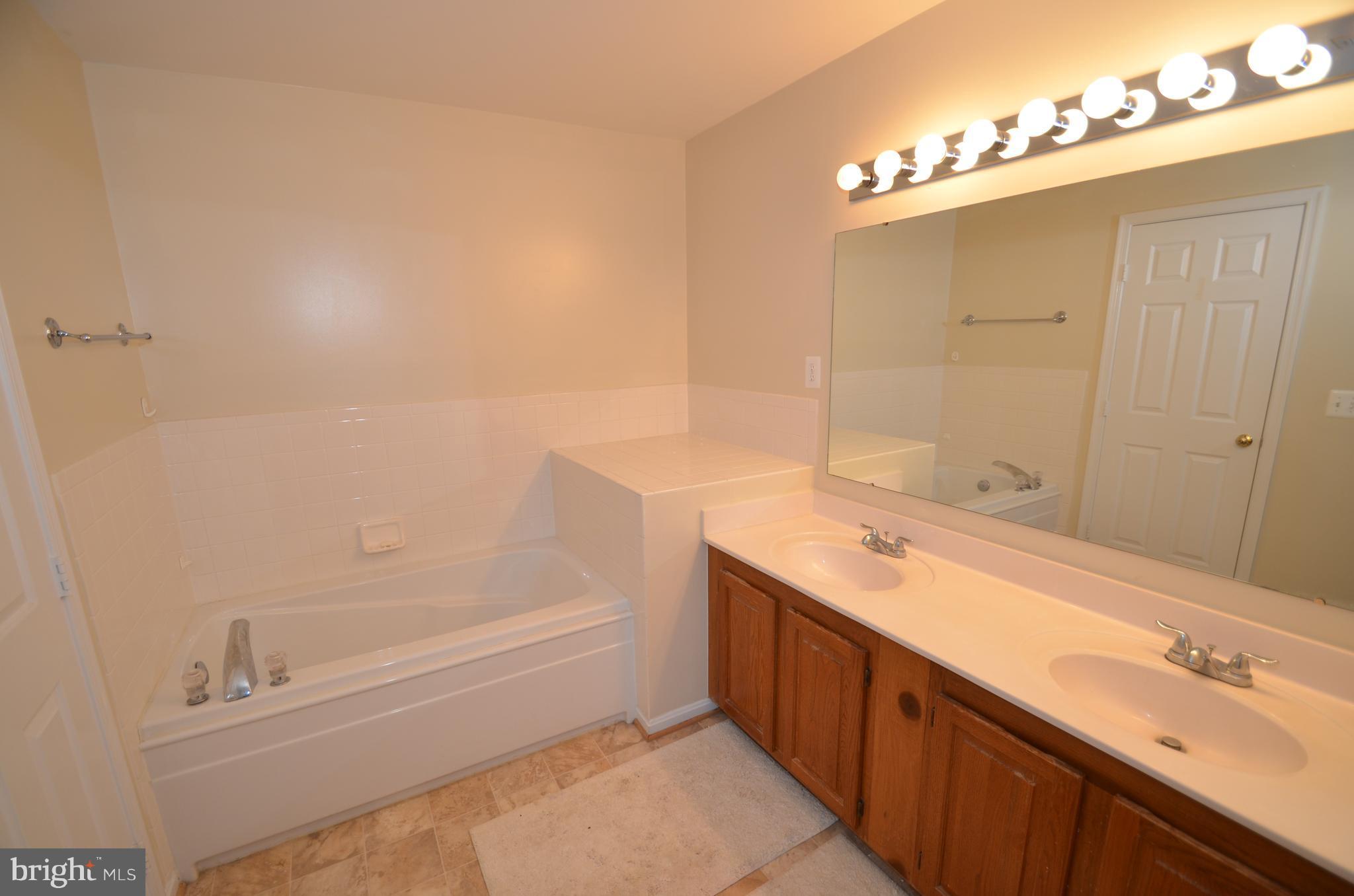 GLENWOOD MEWS - Residential Lease