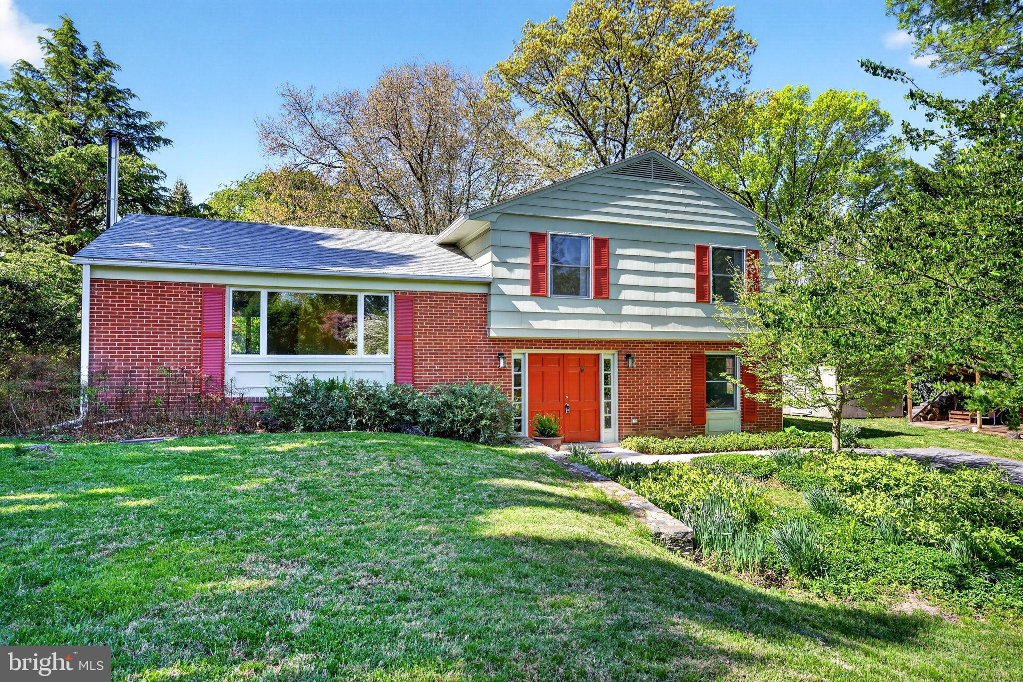 COLUMBIA HILLS - Residential