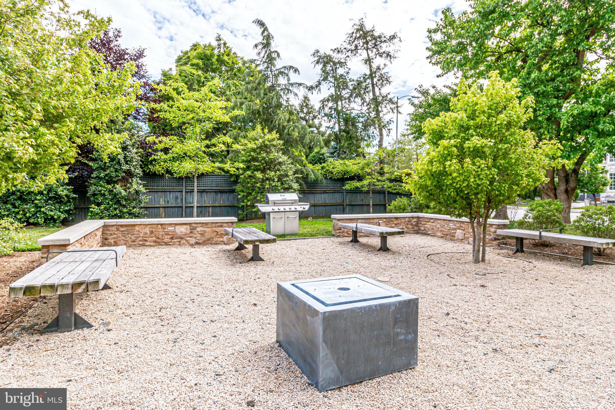 BOTTLING HOUSE - Residential Lease