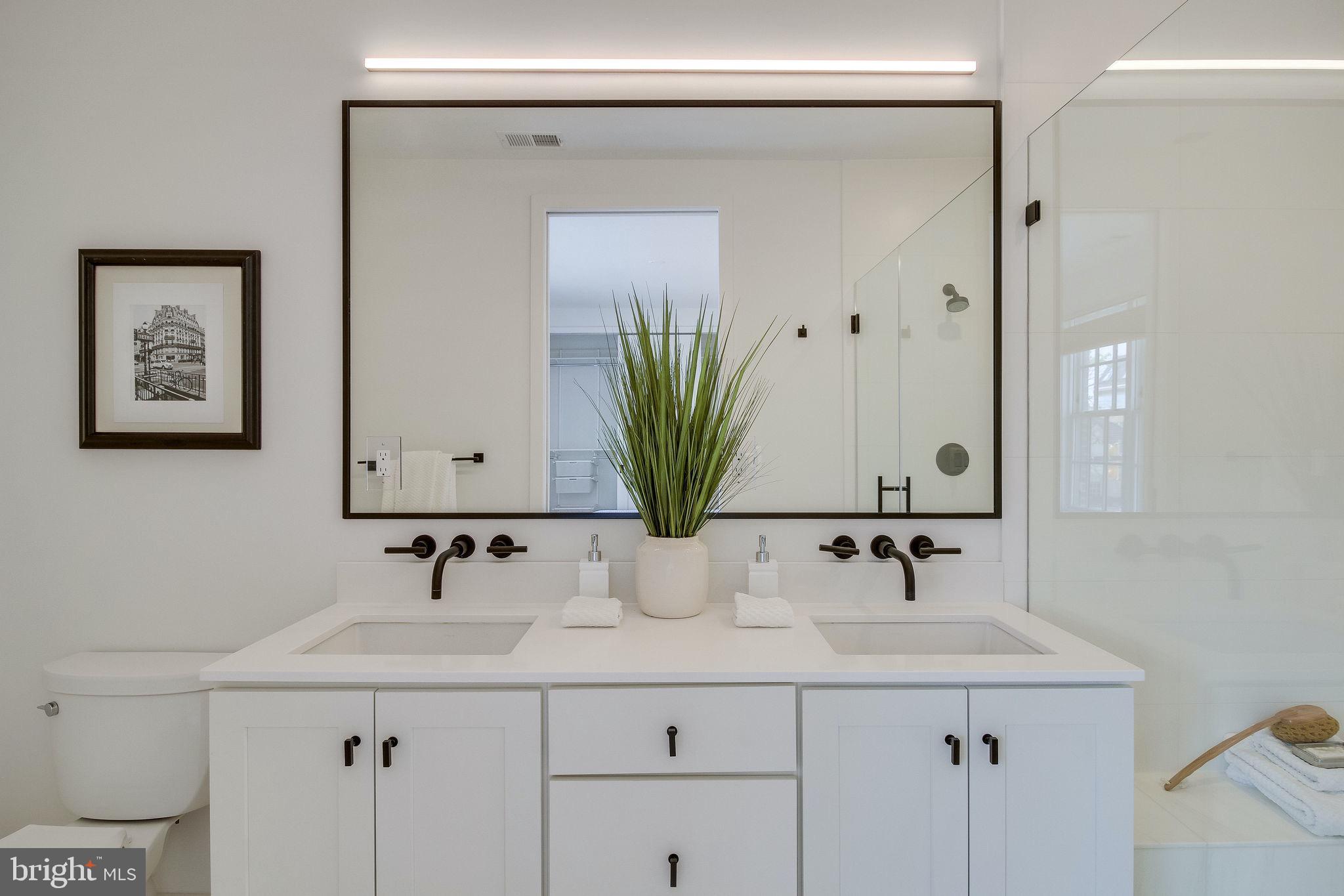 BOTTLING HOUSE - Residential Lease