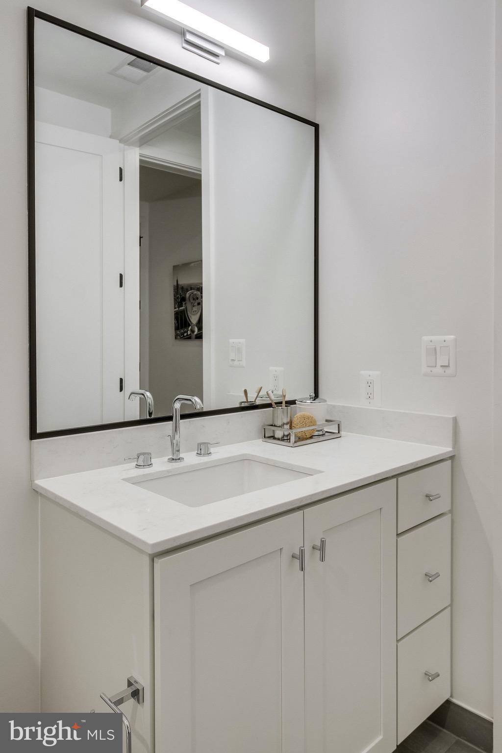 BOTTLING HOUSE - Residential Lease