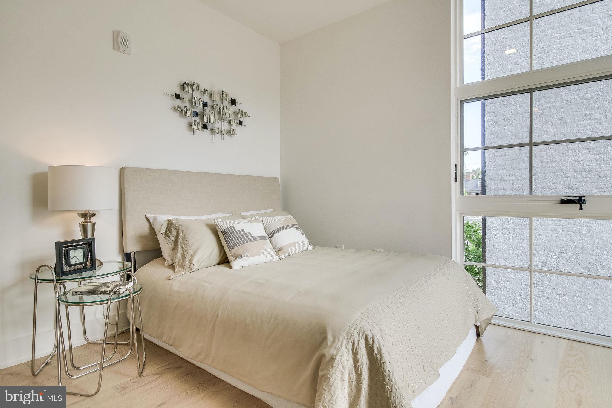 BOTTLING HOUSE - Residential Lease