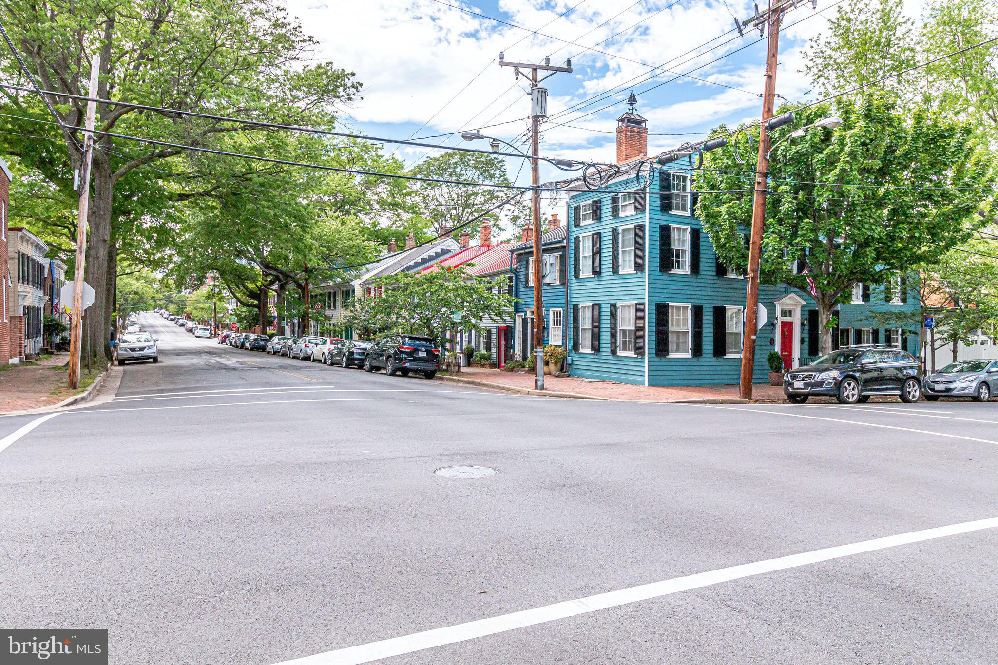 BOTTLING HOUSE - Residential Lease