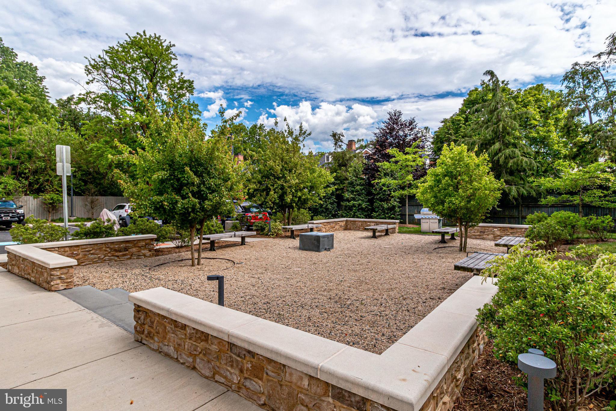 BOTTLING HOUSE - Residential Lease