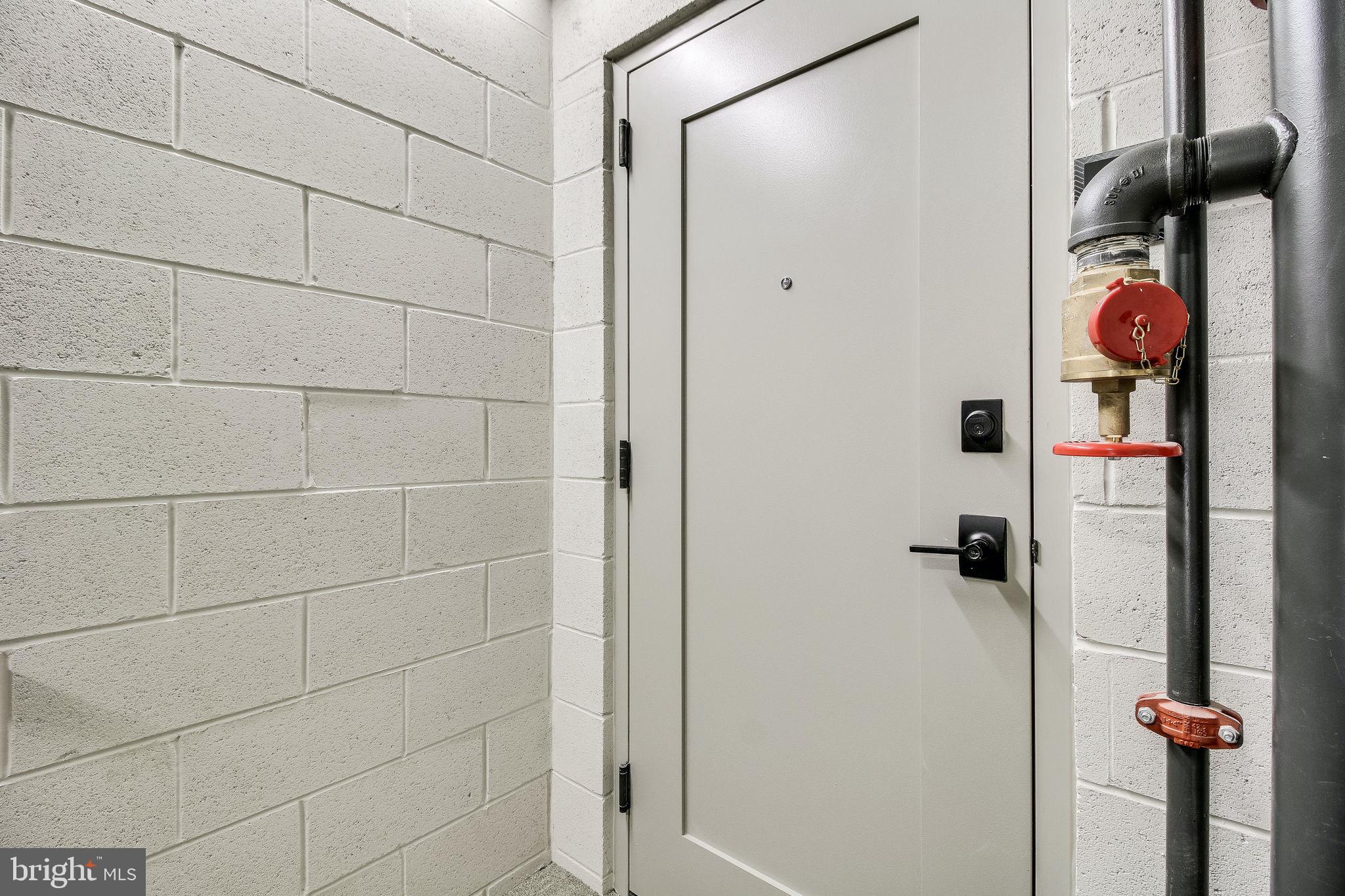 BOTTLING HOUSE - Residential Lease