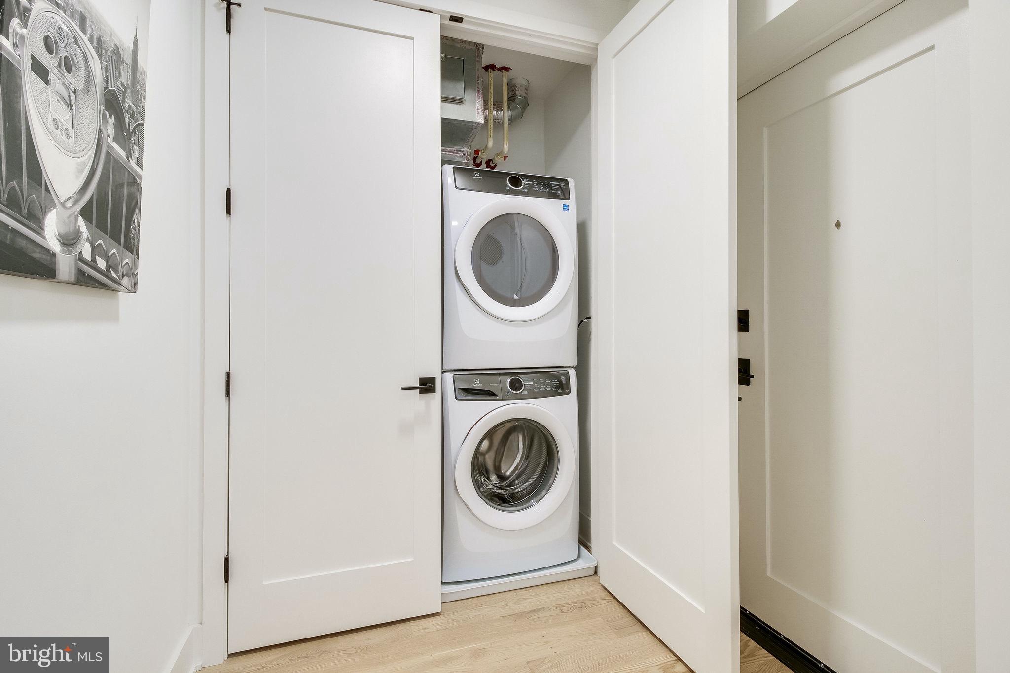 BOTTLING HOUSE - Residential Lease