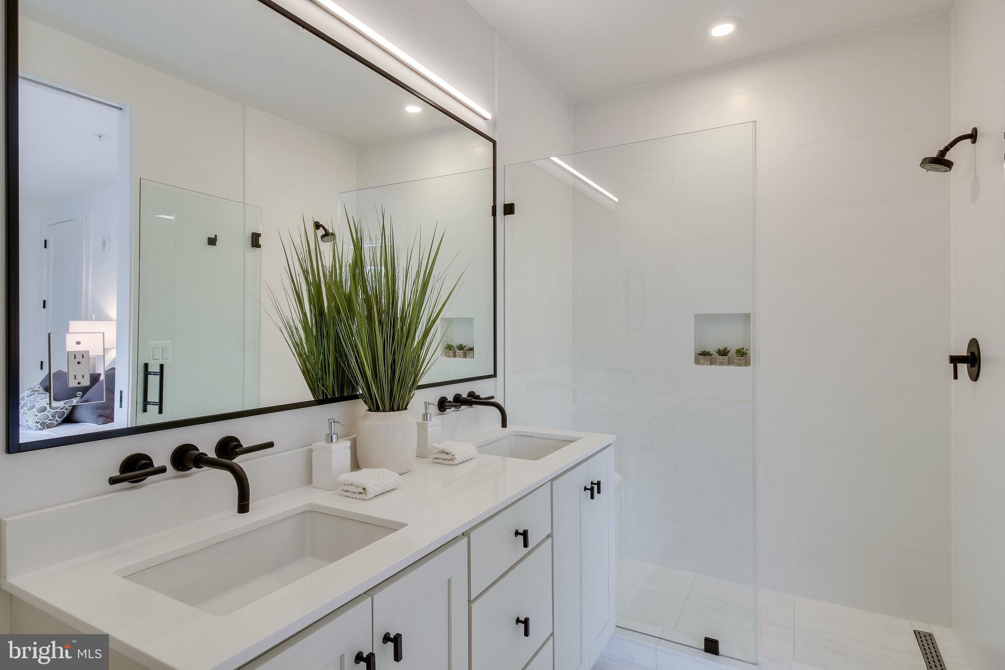 BOTTLING HOUSE - Residential Lease