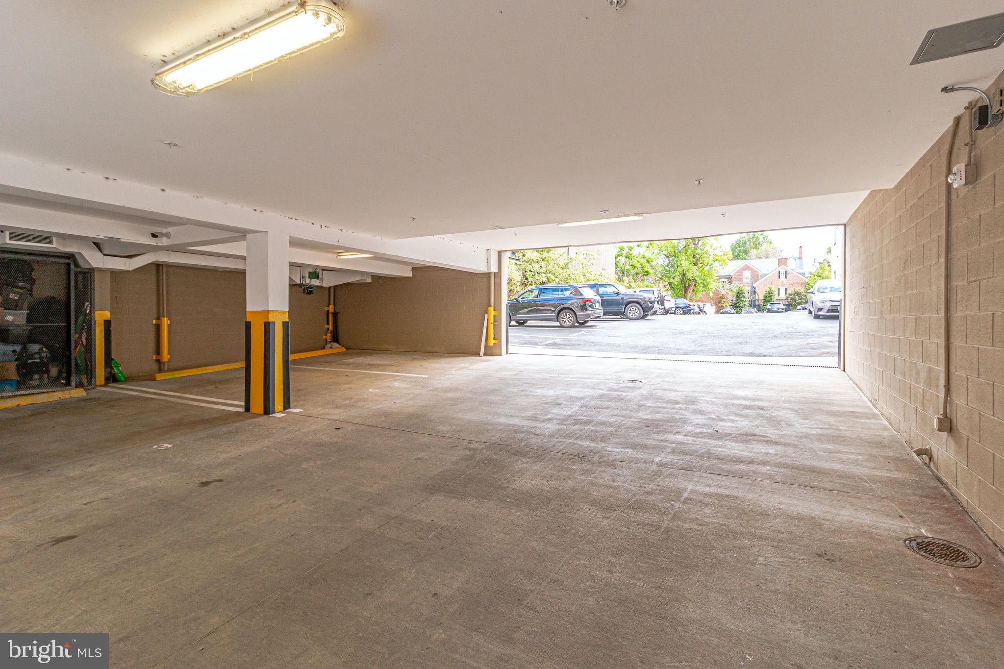 BOTTLING HOUSE - Residential Lease