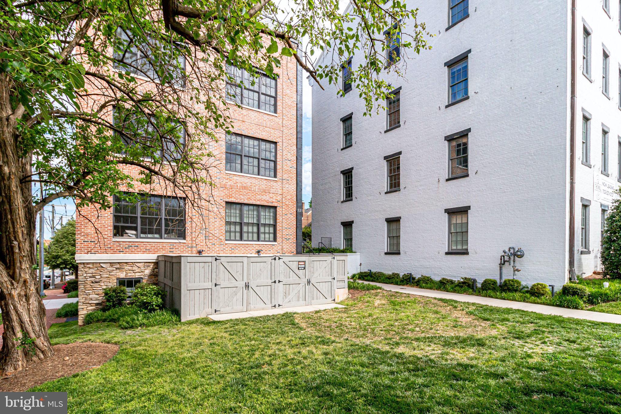 BOTTLING HOUSE - Residential Lease