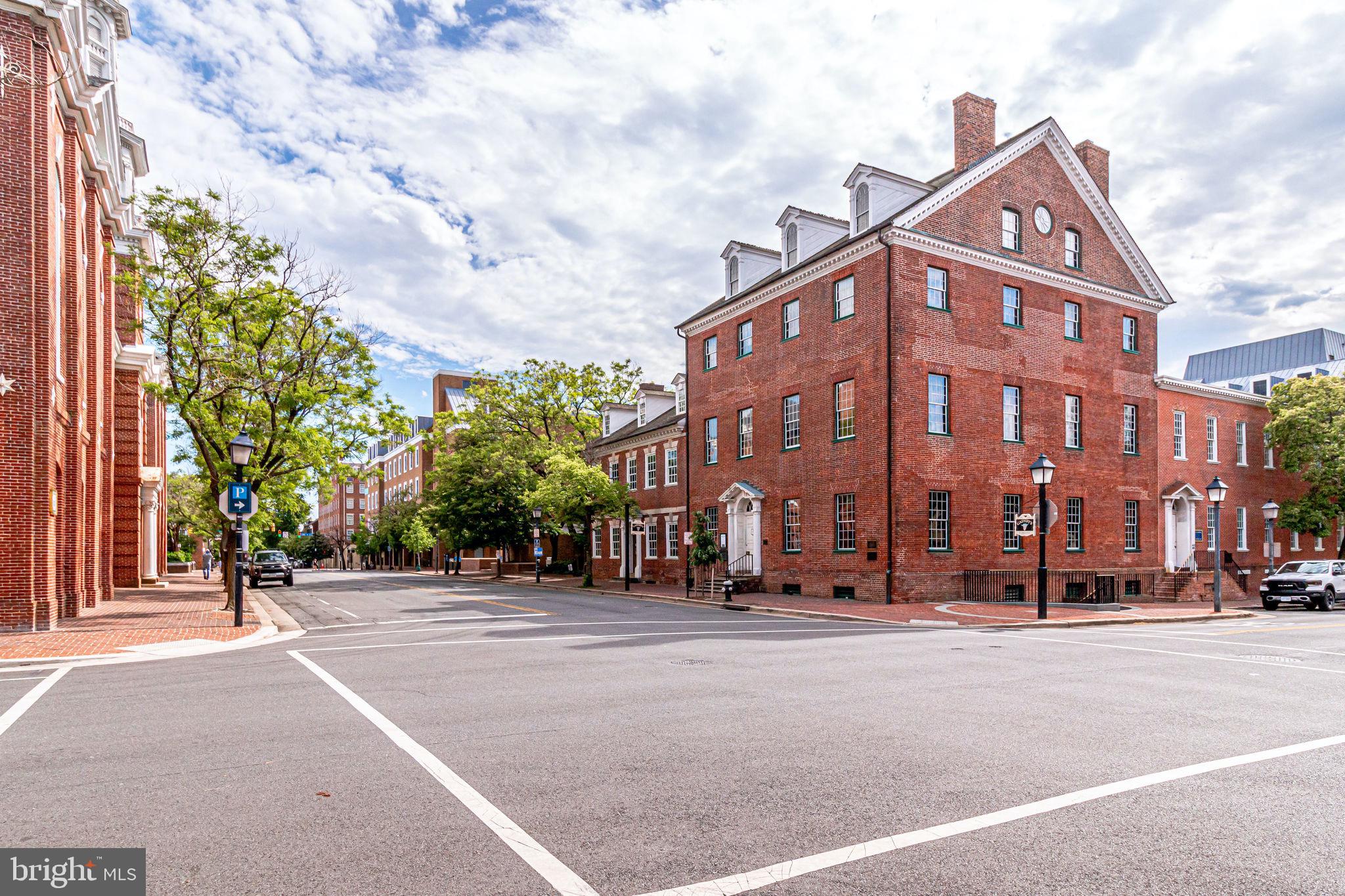 BOTTLING HOUSE - Residential Lease