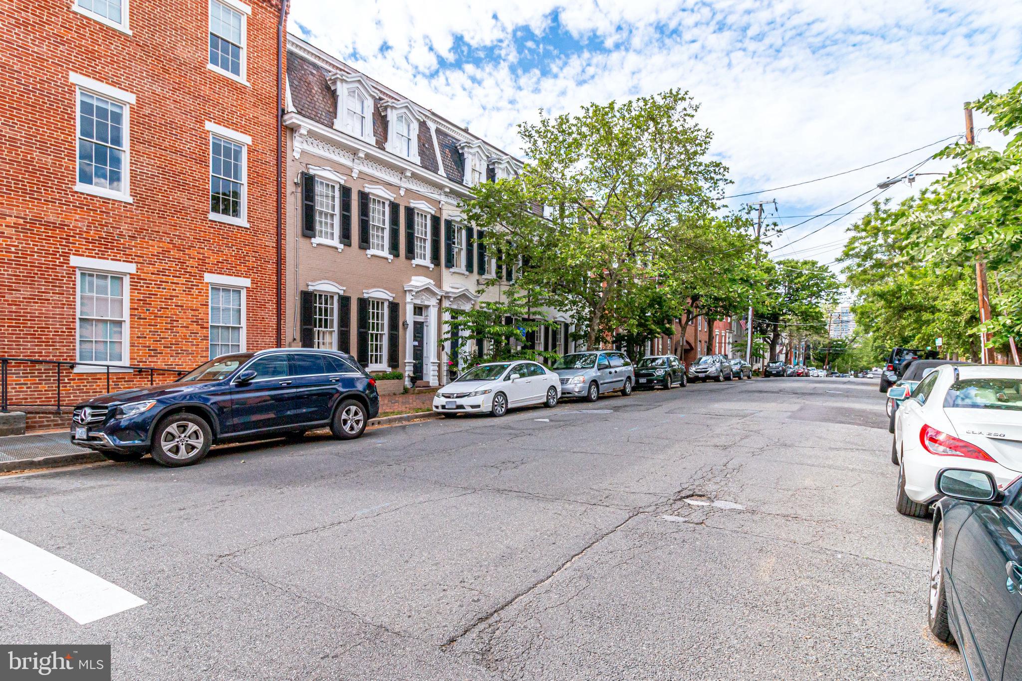 BOTTLING HOUSE - Residential Lease