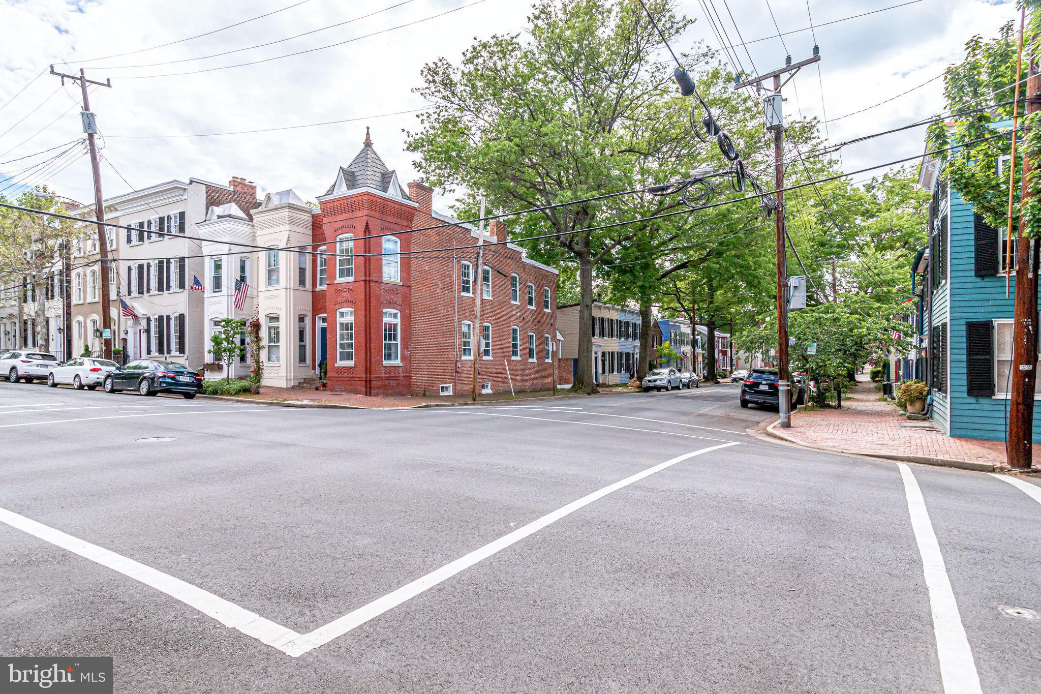 BOTTLING HOUSE - Residential Lease