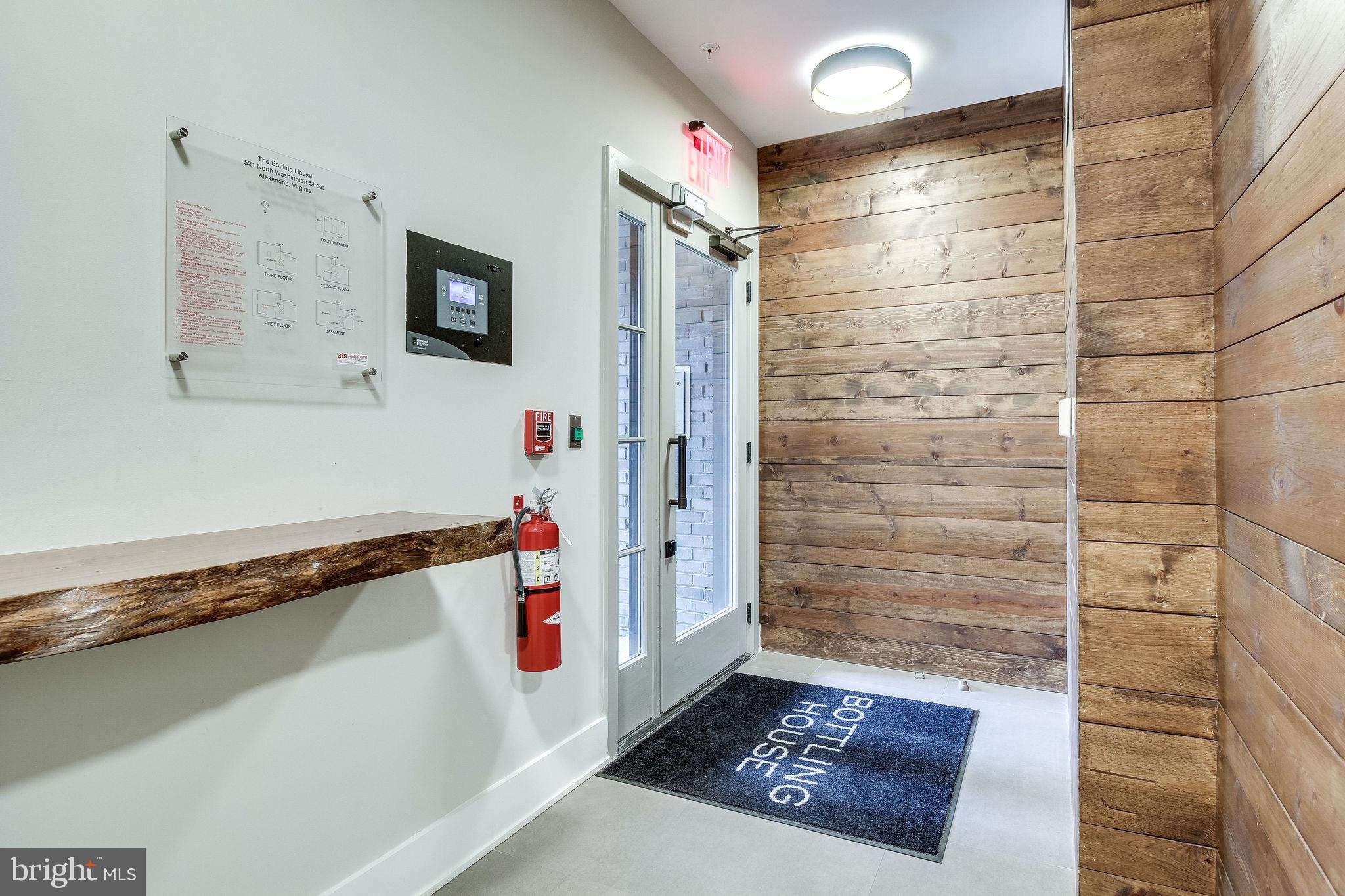 BOTTLING HOUSE - Residential Lease