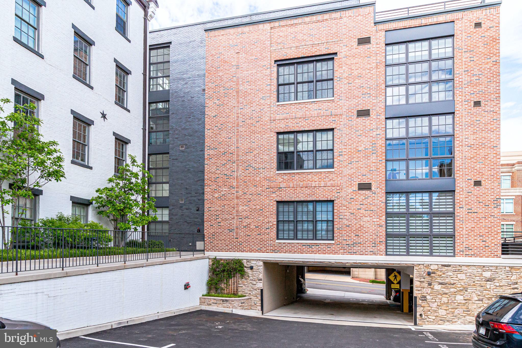 BOTTLING HOUSE - Residential Lease