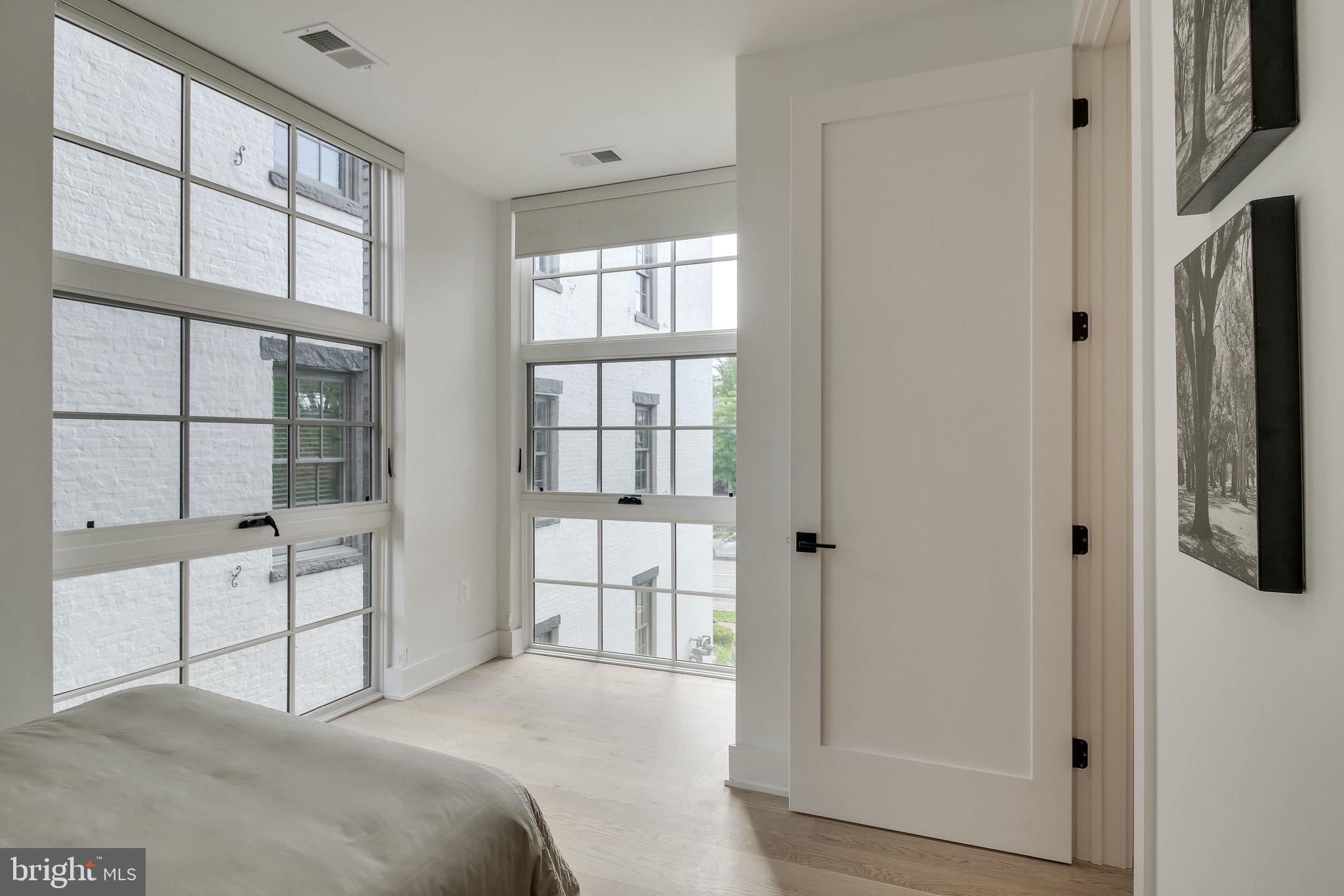 BOTTLING HOUSE - Residential Lease