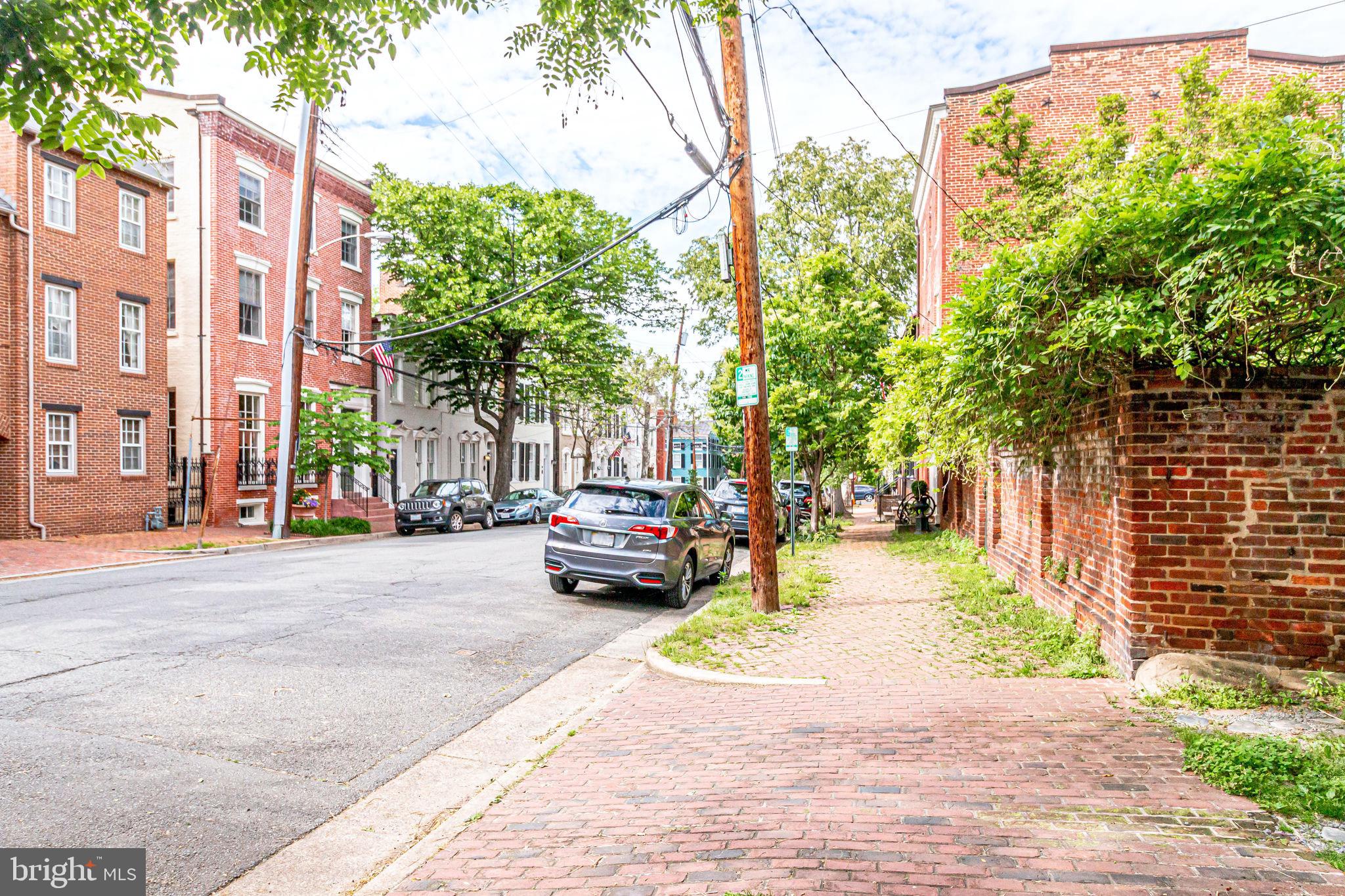 BOTTLING HOUSE - Residential Lease