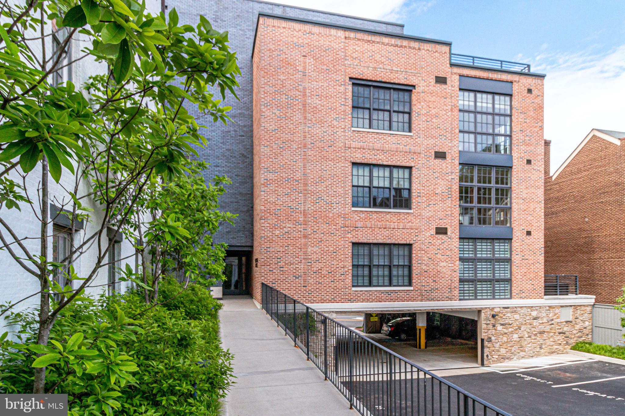 BOTTLING HOUSE - Residential Lease