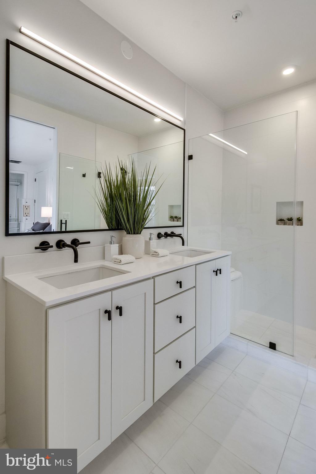 BOTTLING HOUSE - Residential Lease