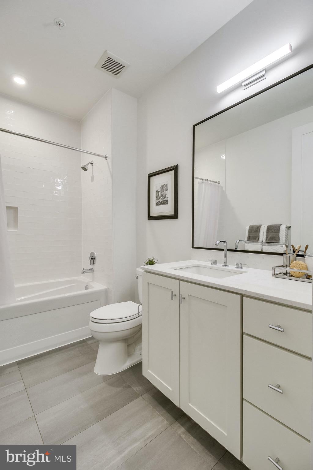 BOTTLING HOUSE - Residential Lease