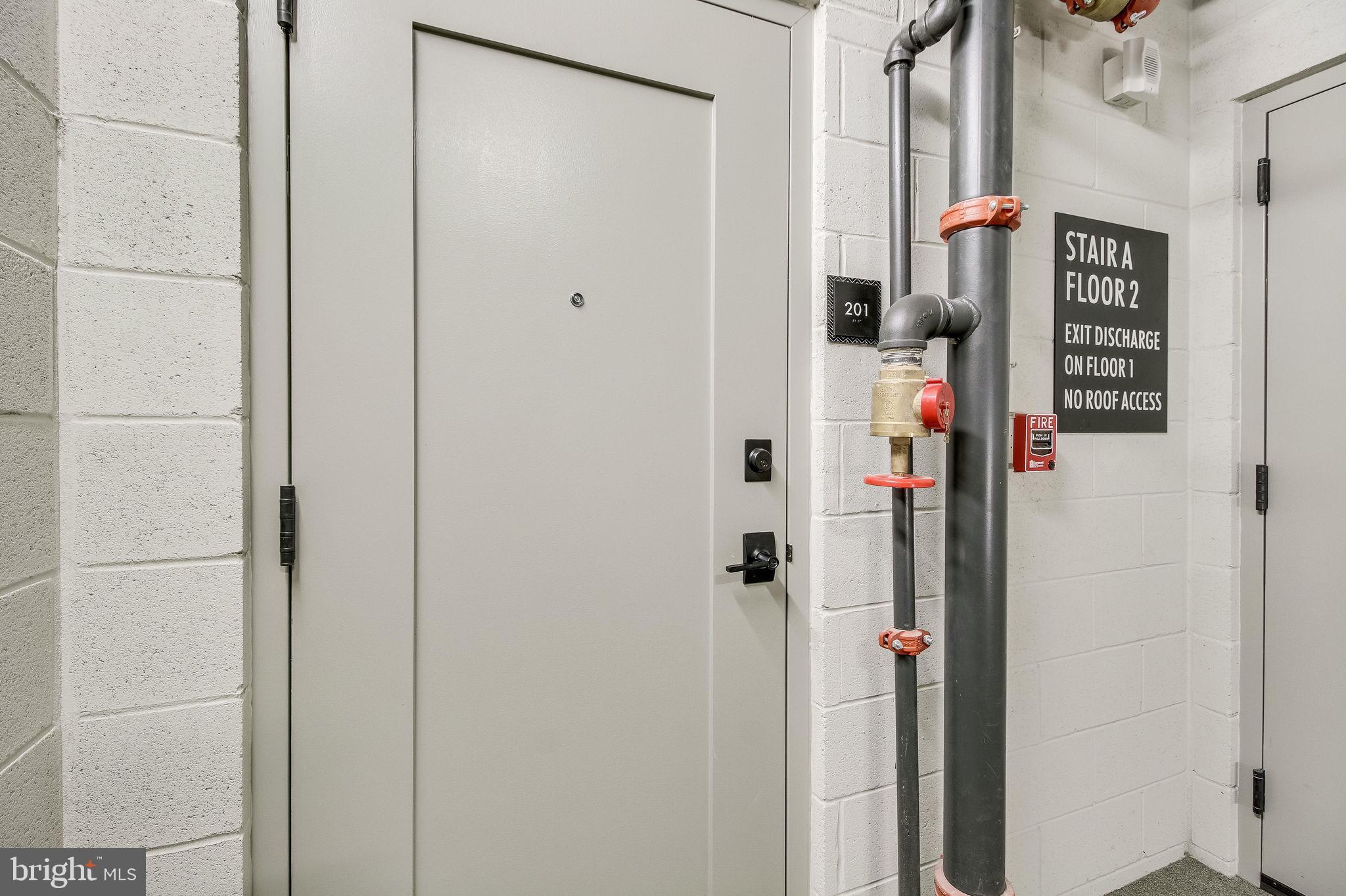 BOTTLING HOUSE - Residential Lease