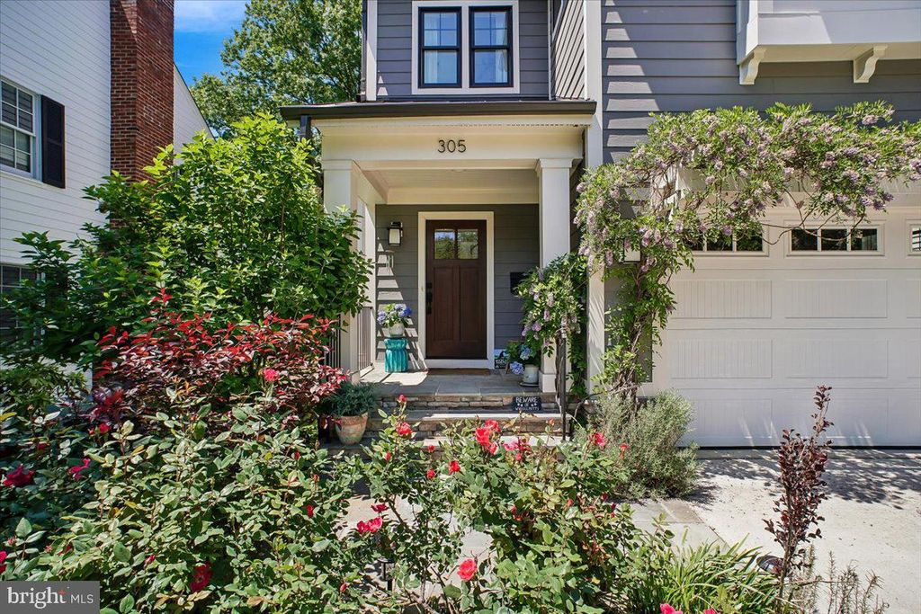 Photo of 305 N Lee Street, FALLS CHURCH, VA 22046 (MLS # VAFA2003854)