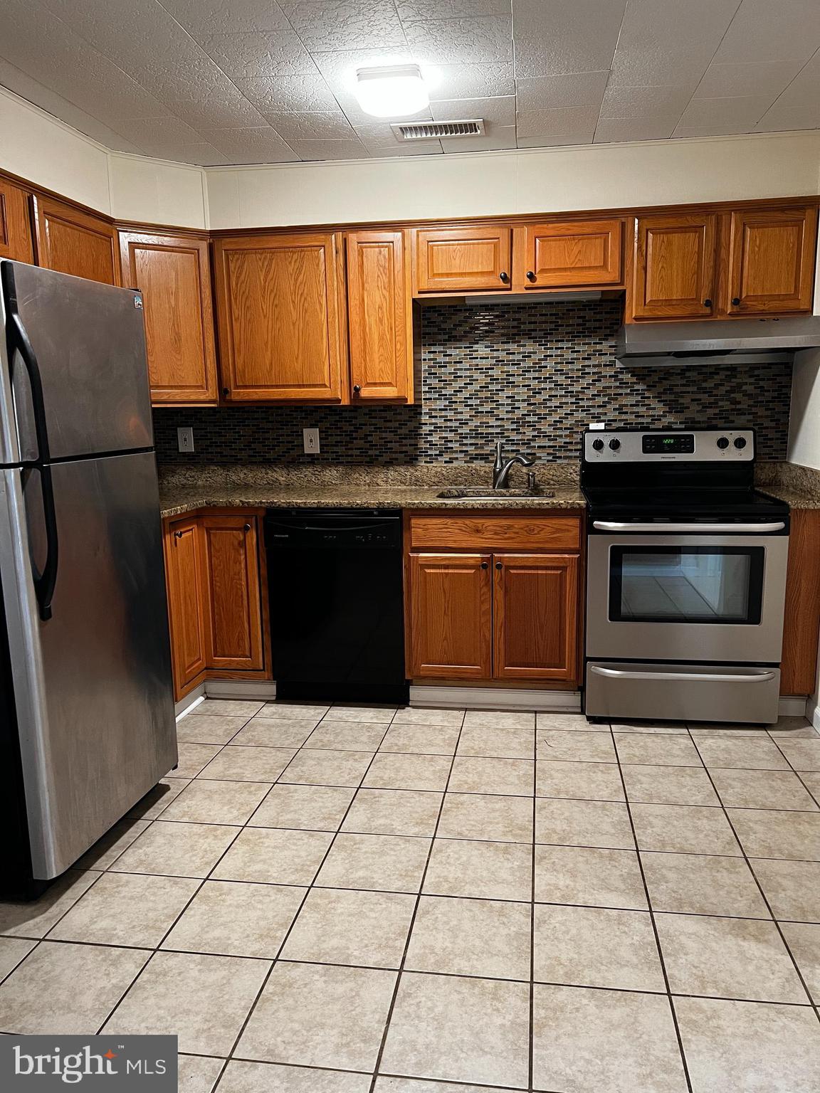 ELMWOOD - Residential Lease