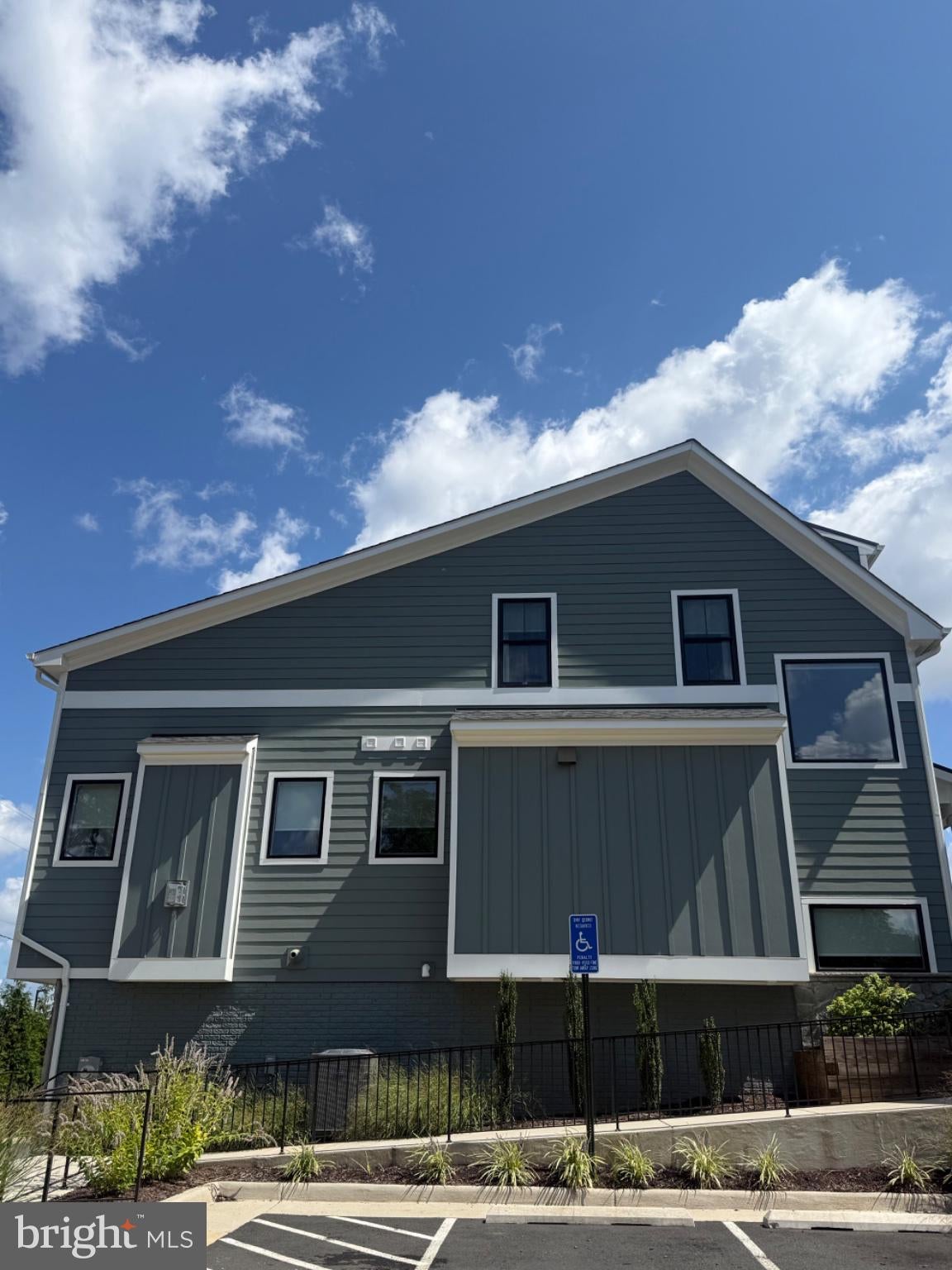 111 COURTHOUSE ROAD SW 6