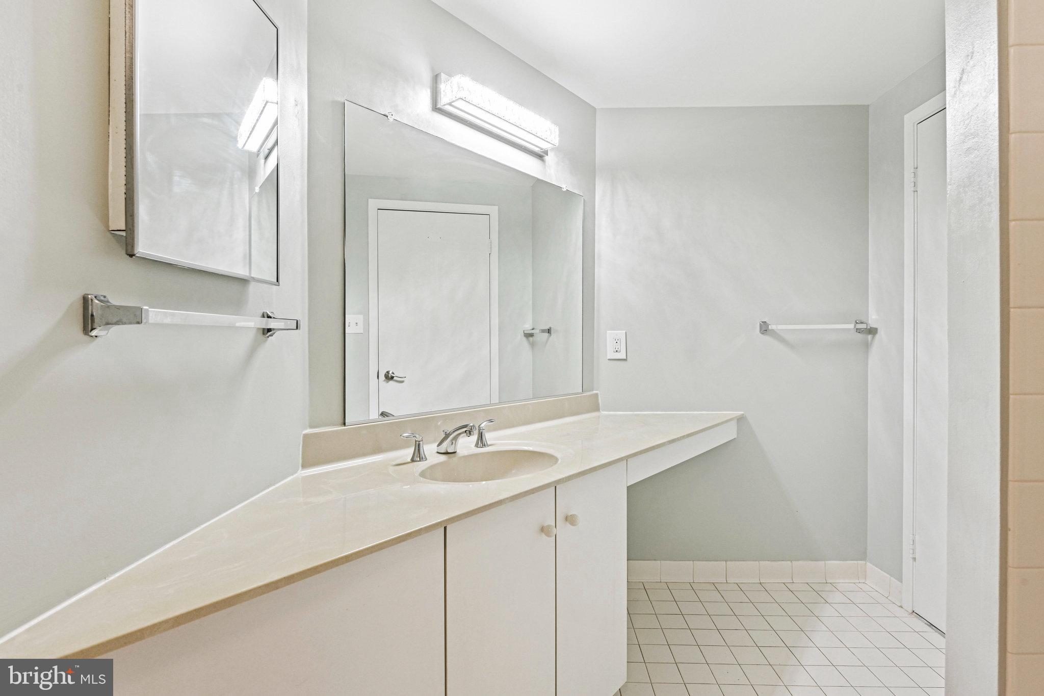 WATERFORD SQUARE - Residential Lease