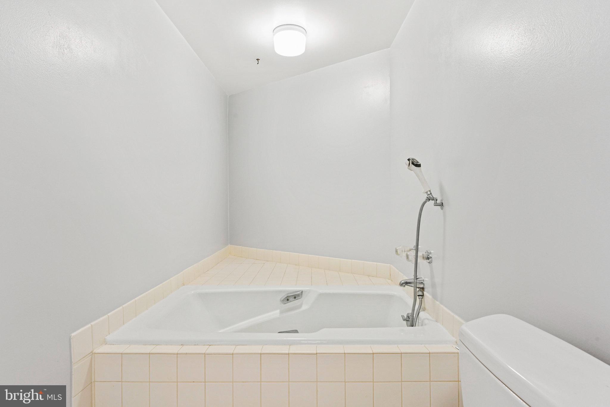 WATERFORD SQUARE - Residential Lease