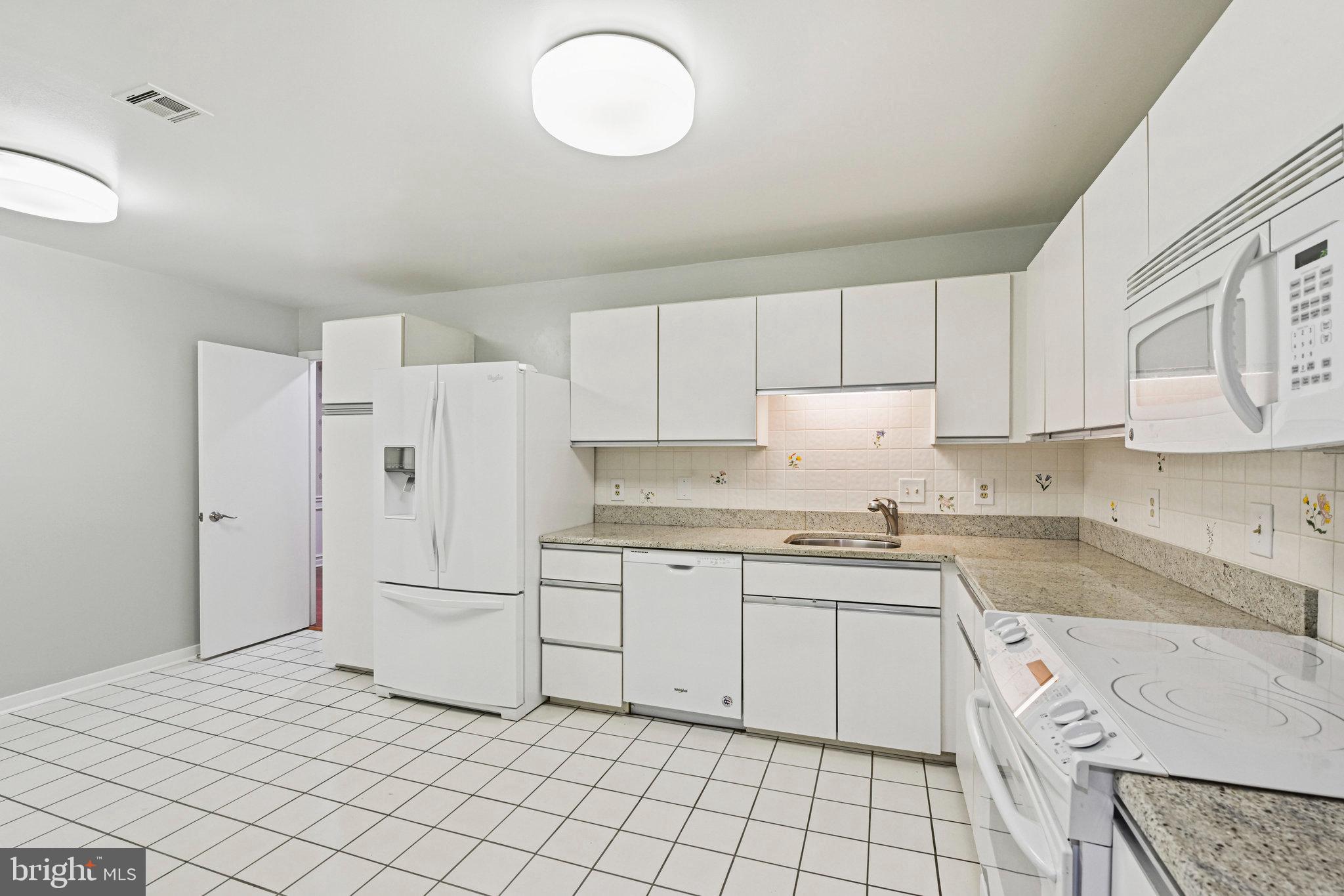 WATERFORD SQUARE - Residential Lease